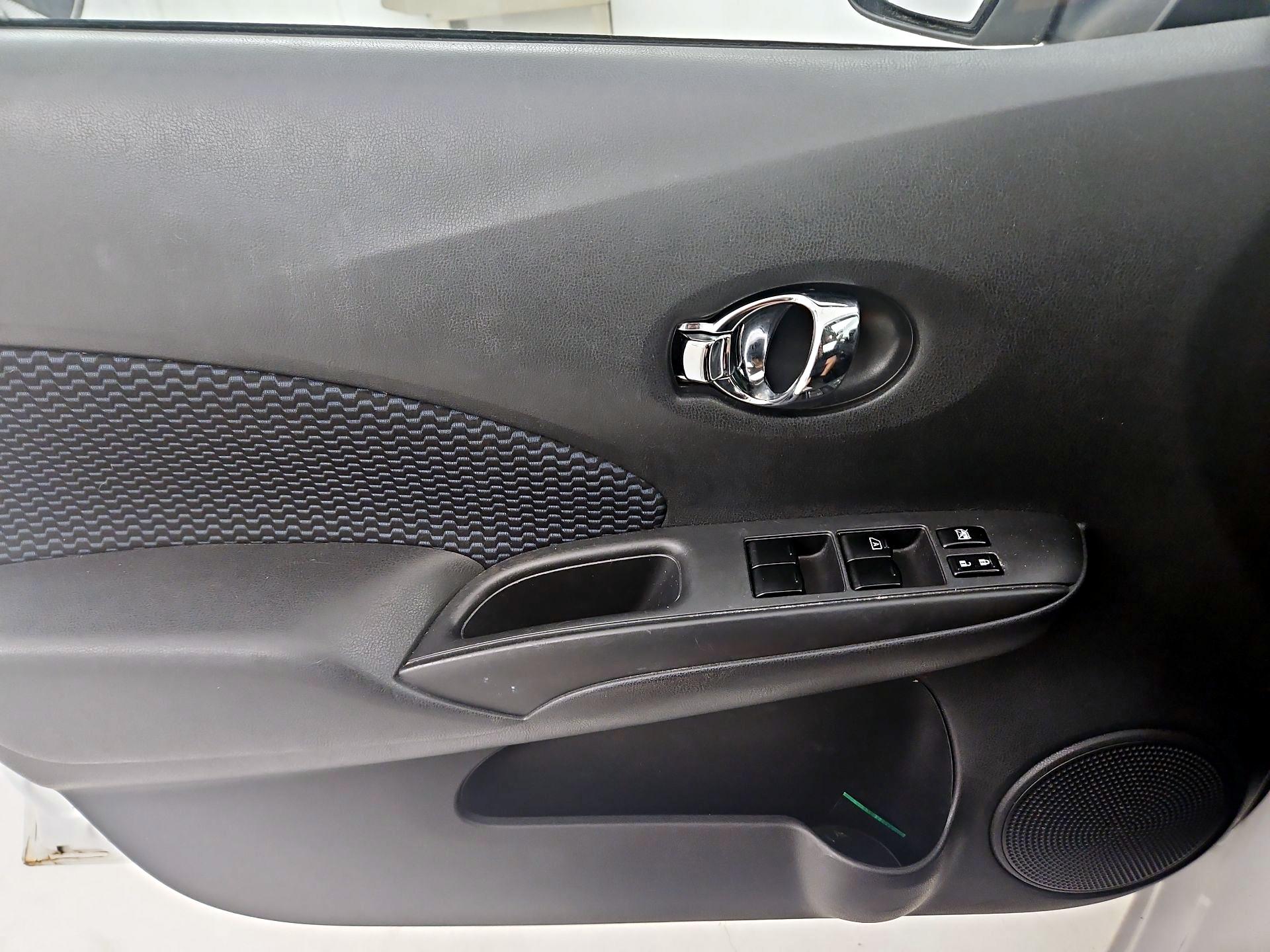 Thumbnail: 2014 Nissan Versa Note - 12