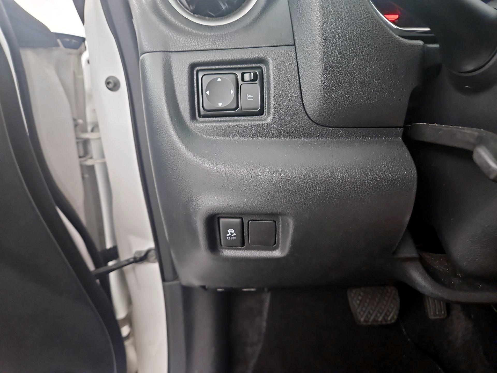 Thumbnail: 2014 Nissan Versa Note - 13