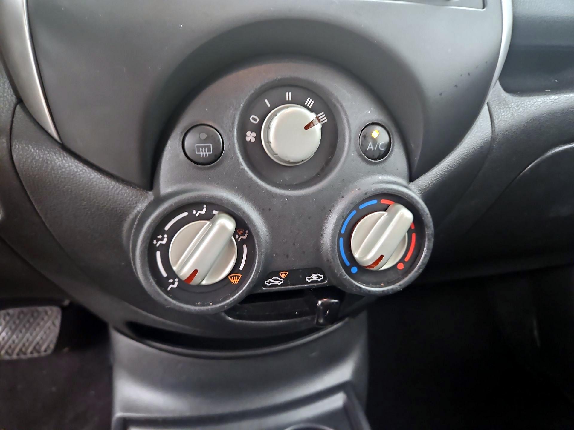 Thumbnail: 2014 Nissan Versa Note - 15