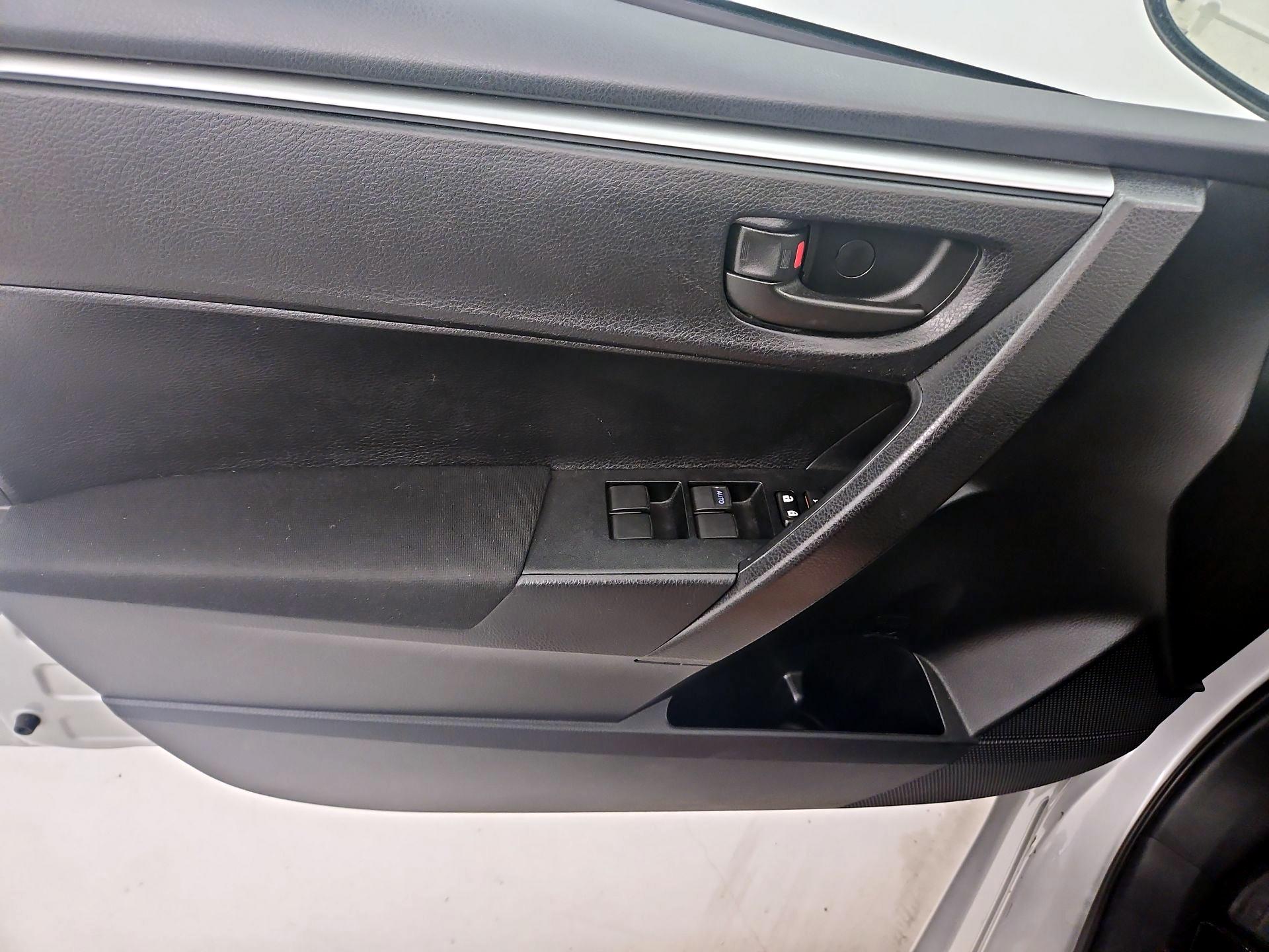 Thumbnail: 2015 Toyota Corolla - 12