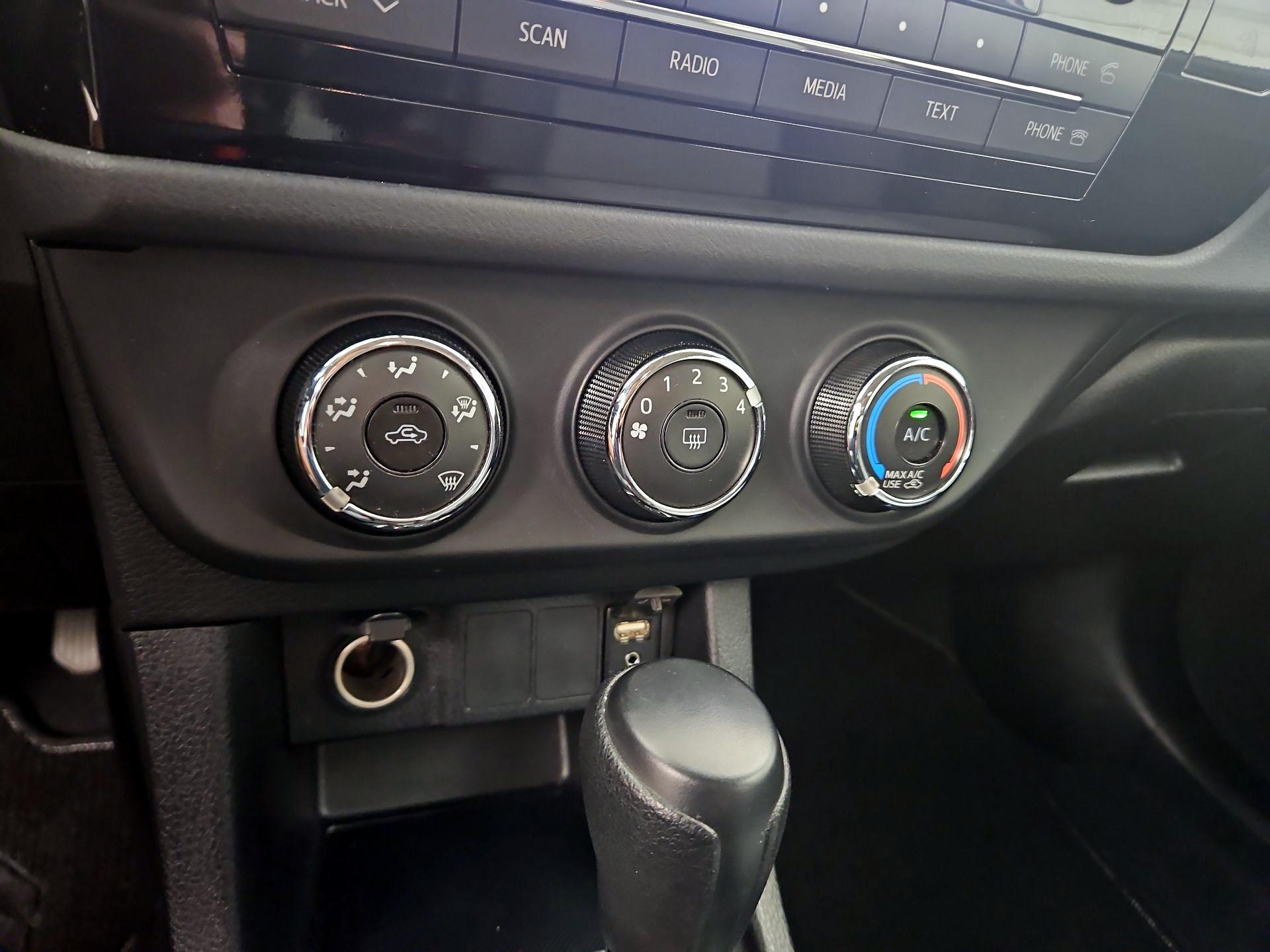 Thumbnail: 2015 Toyota Corolla - 15