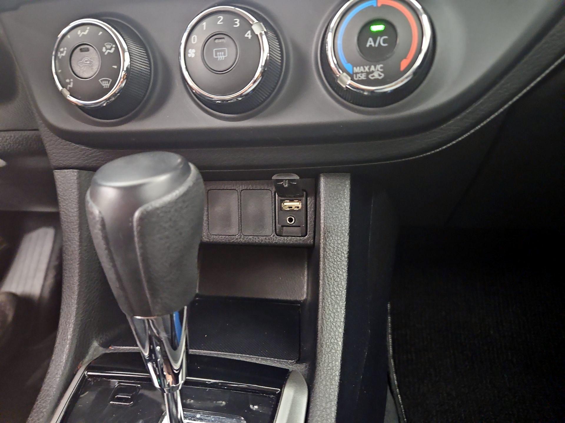 Thumbnail: 2015 Toyota Corolla - 17