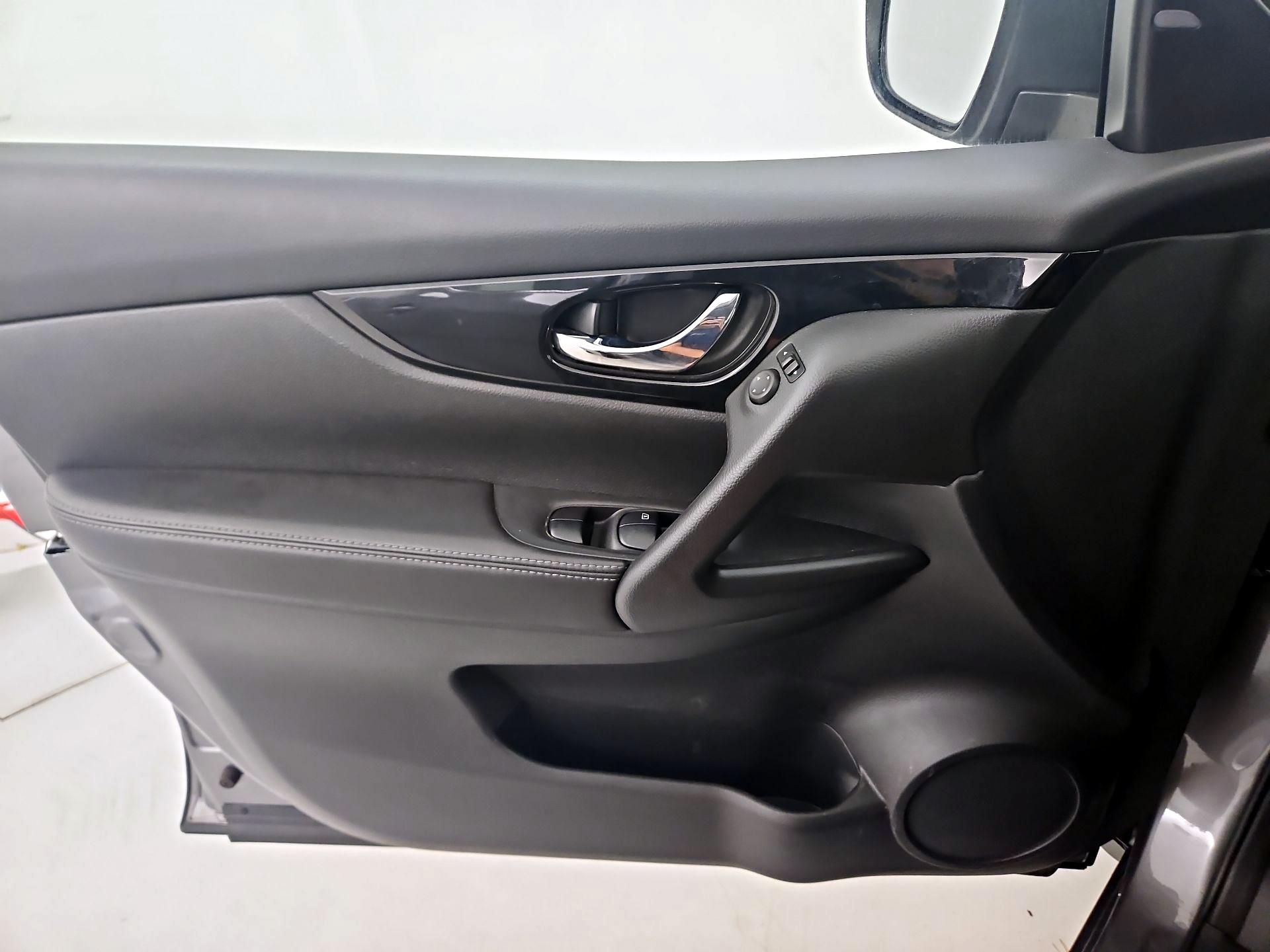 Thumbnail: 2019 Nissan Rogue Sport - 12