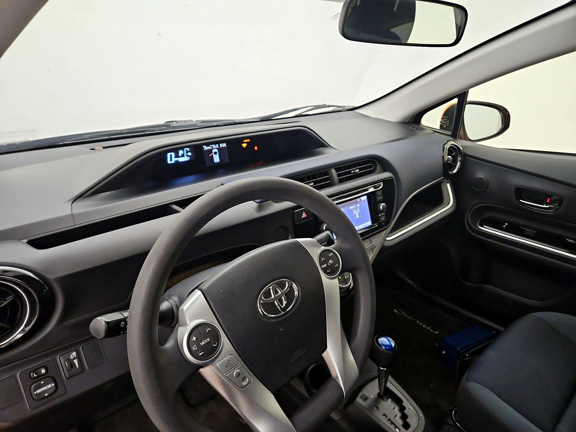 Thumbnail: 2015 Toyota Prius c - 9