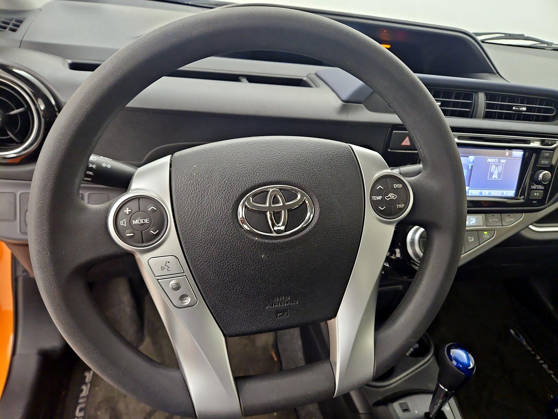 Thumbnail: 2015 Toyota Prius c - 10