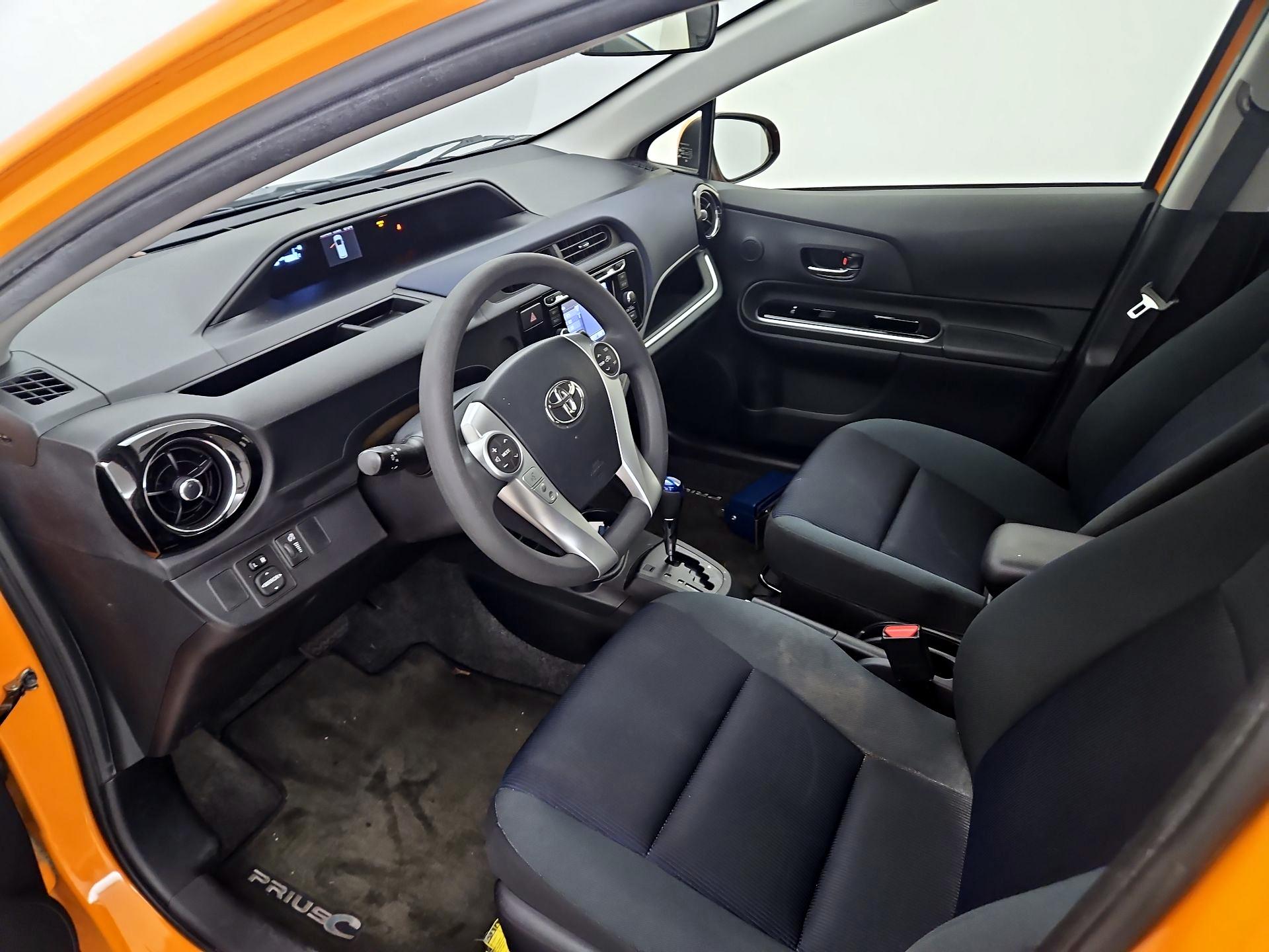 Thumbnail: 2015 Toyota Prius c - 11