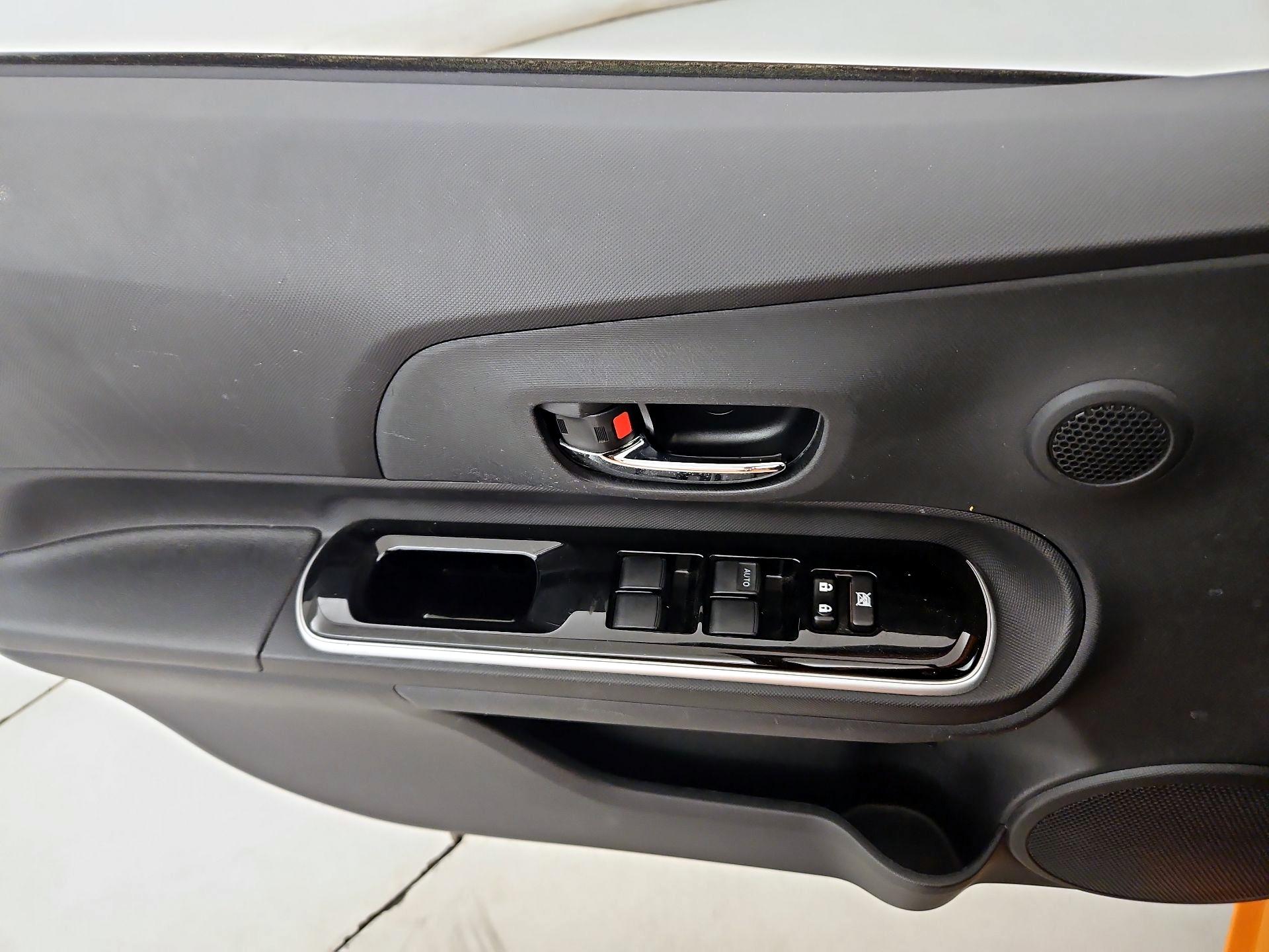 Thumbnail: 2015 Toyota Prius c - 12