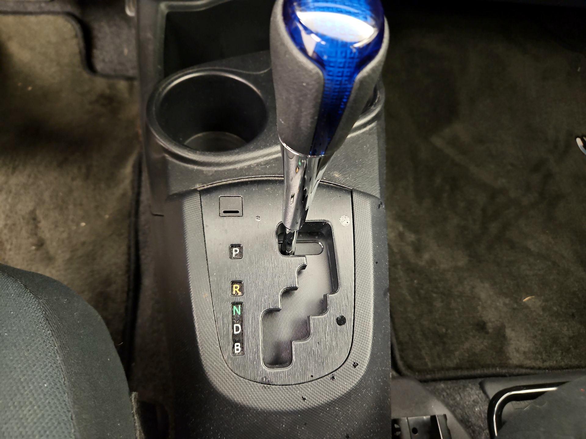 Thumbnail: 2015 Toyota Prius c - 16