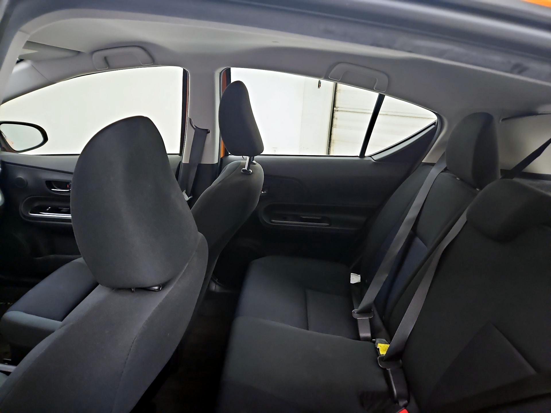 Thumbnail: 2015 Toyota Prius c - 17