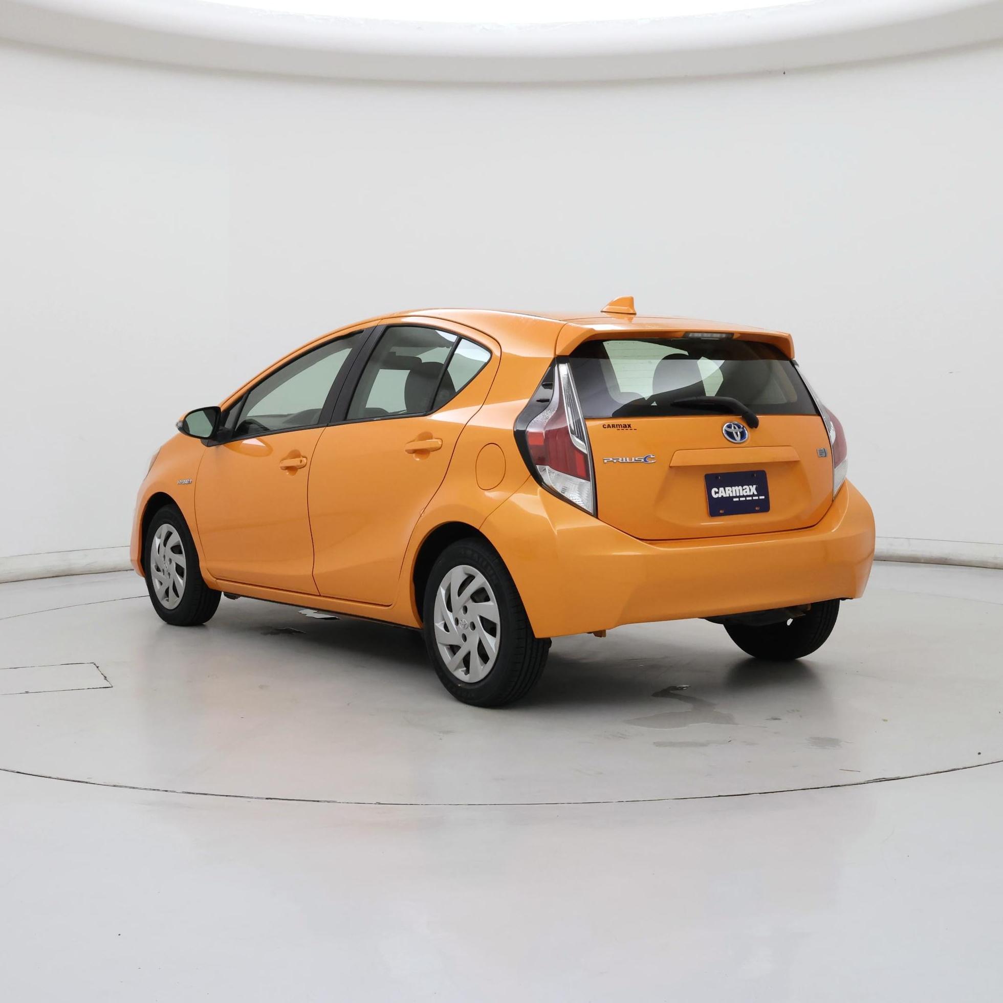 Thumbnail: 2015 Toyota Prius c - 2