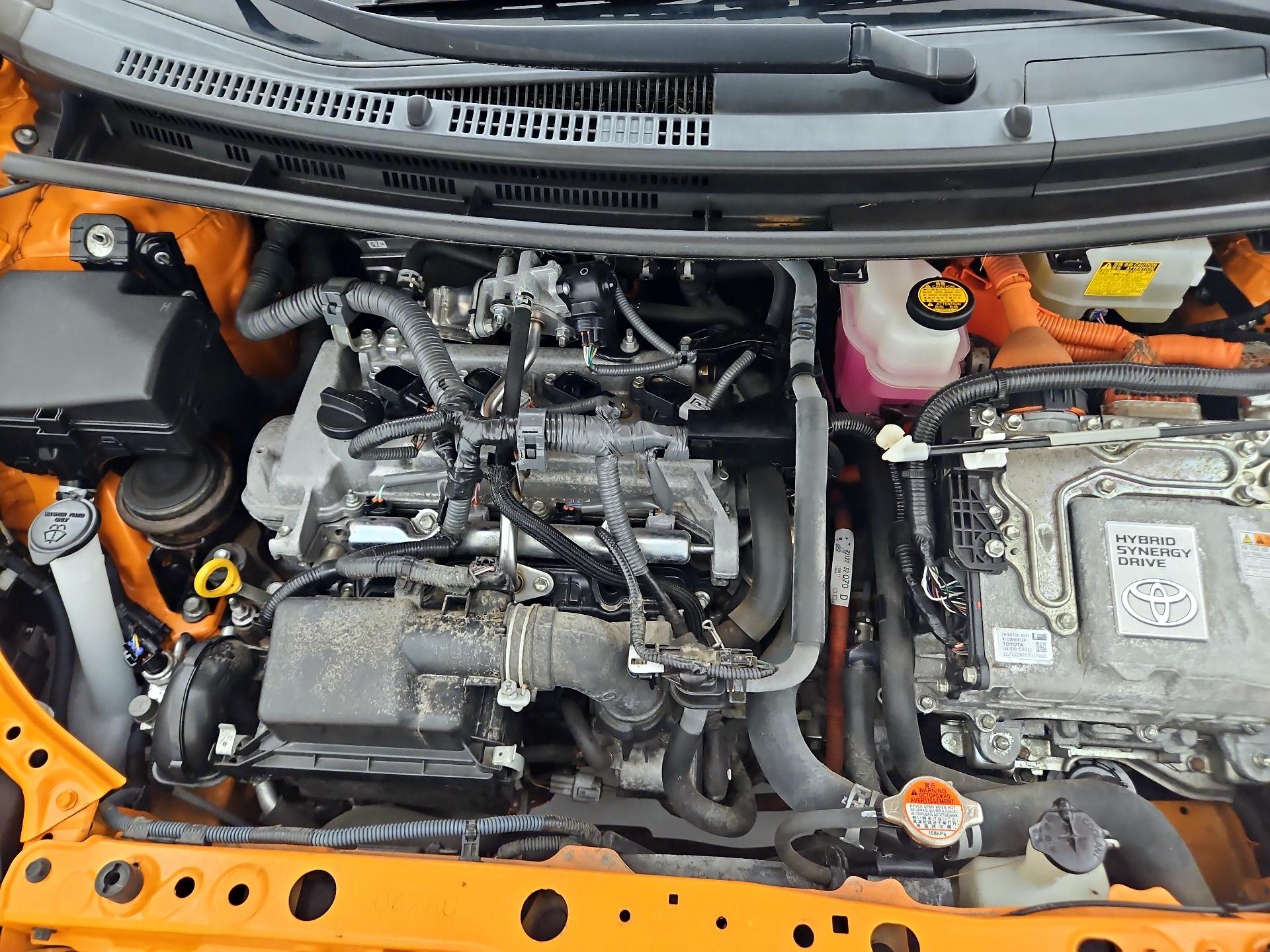 Thumbnail: 2015 Toyota Prius c - 19