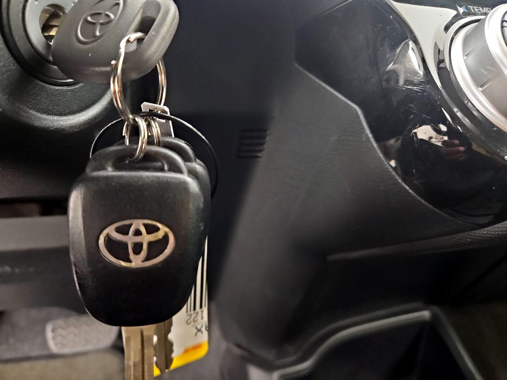 Thumbnail: 2015 Toyota Prius c - 20