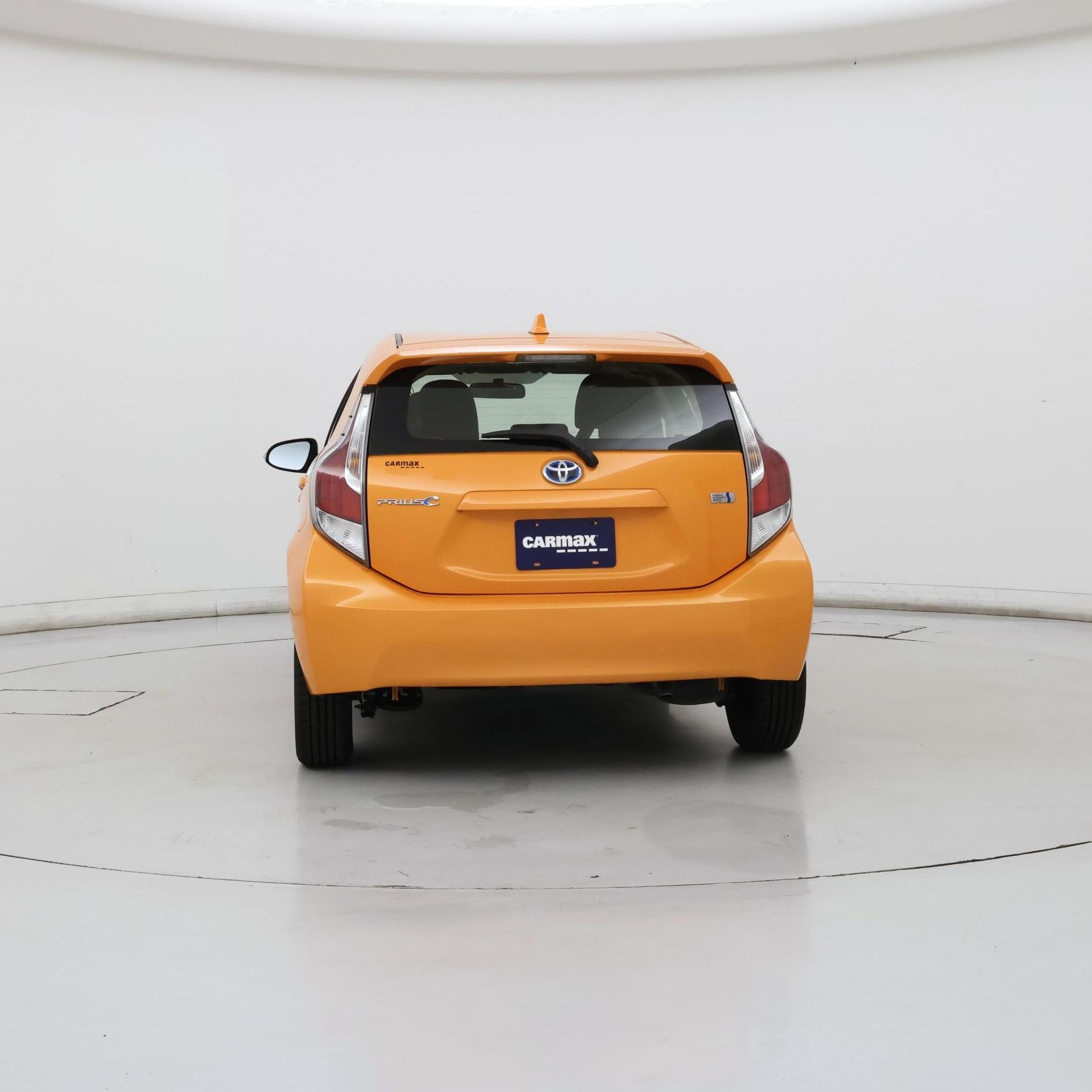 Thumbnail: 2015 Toyota Prius c - 6