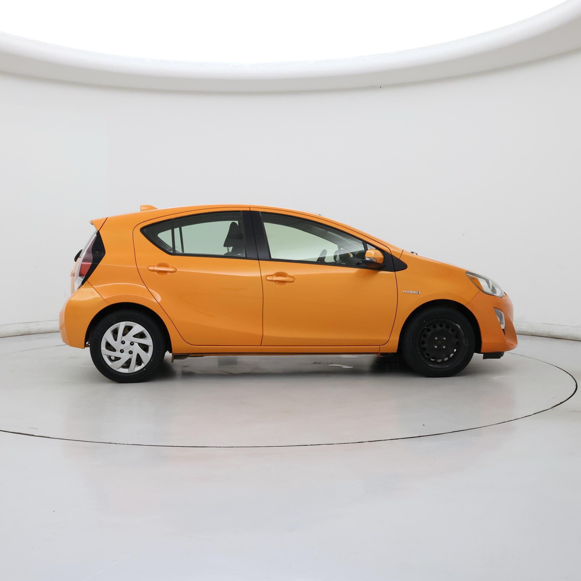 Thumbnail: 2015 Toyota Prius c - 7