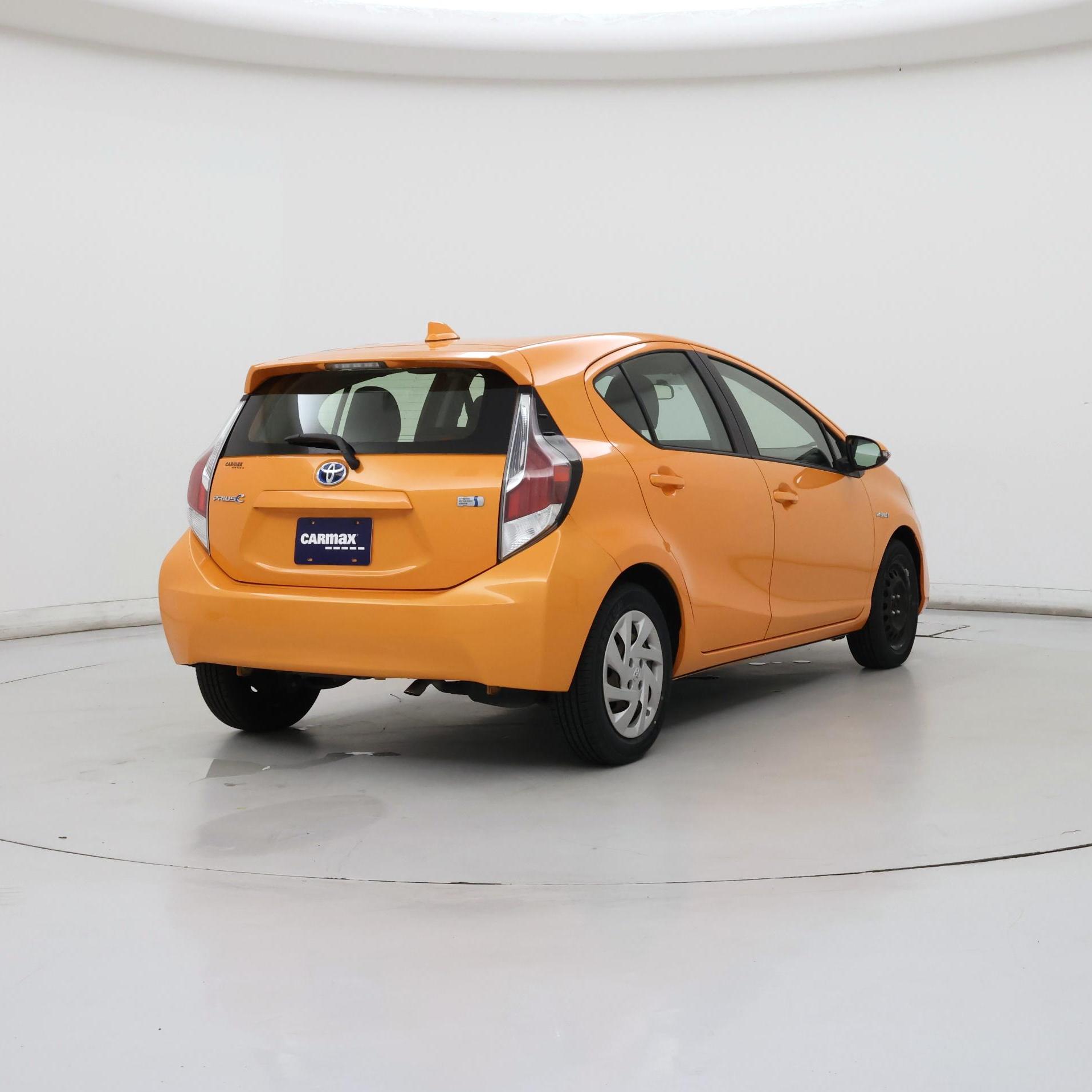 Thumbnail: 2015 Toyota Prius c - 8