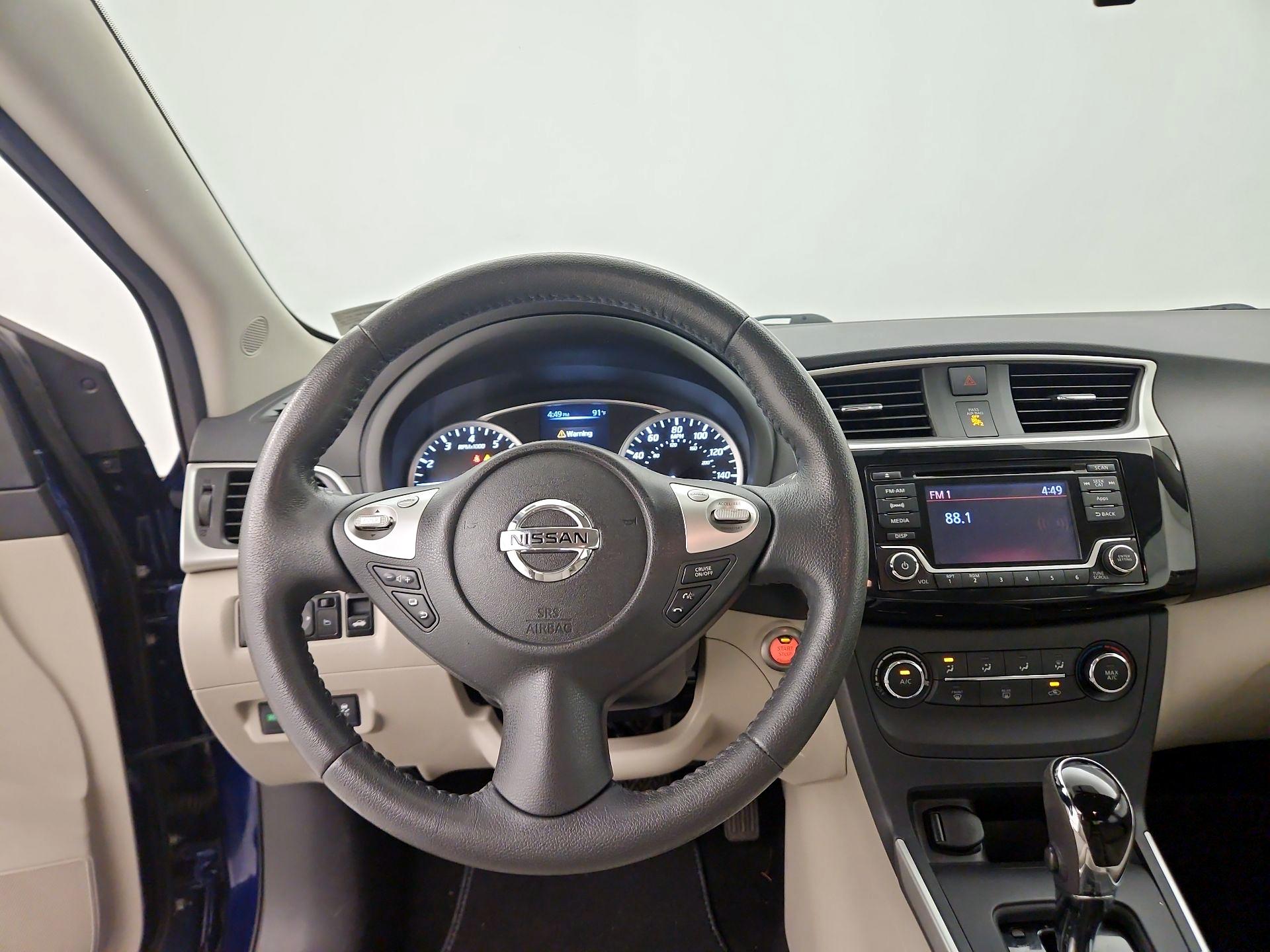 Thumbnail: 2016 Nissan Sentra - 10