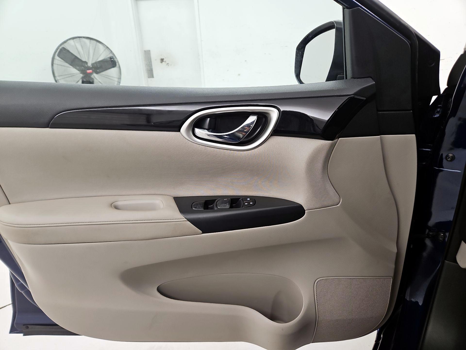 Thumbnail: 2016 Nissan Sentra - 12