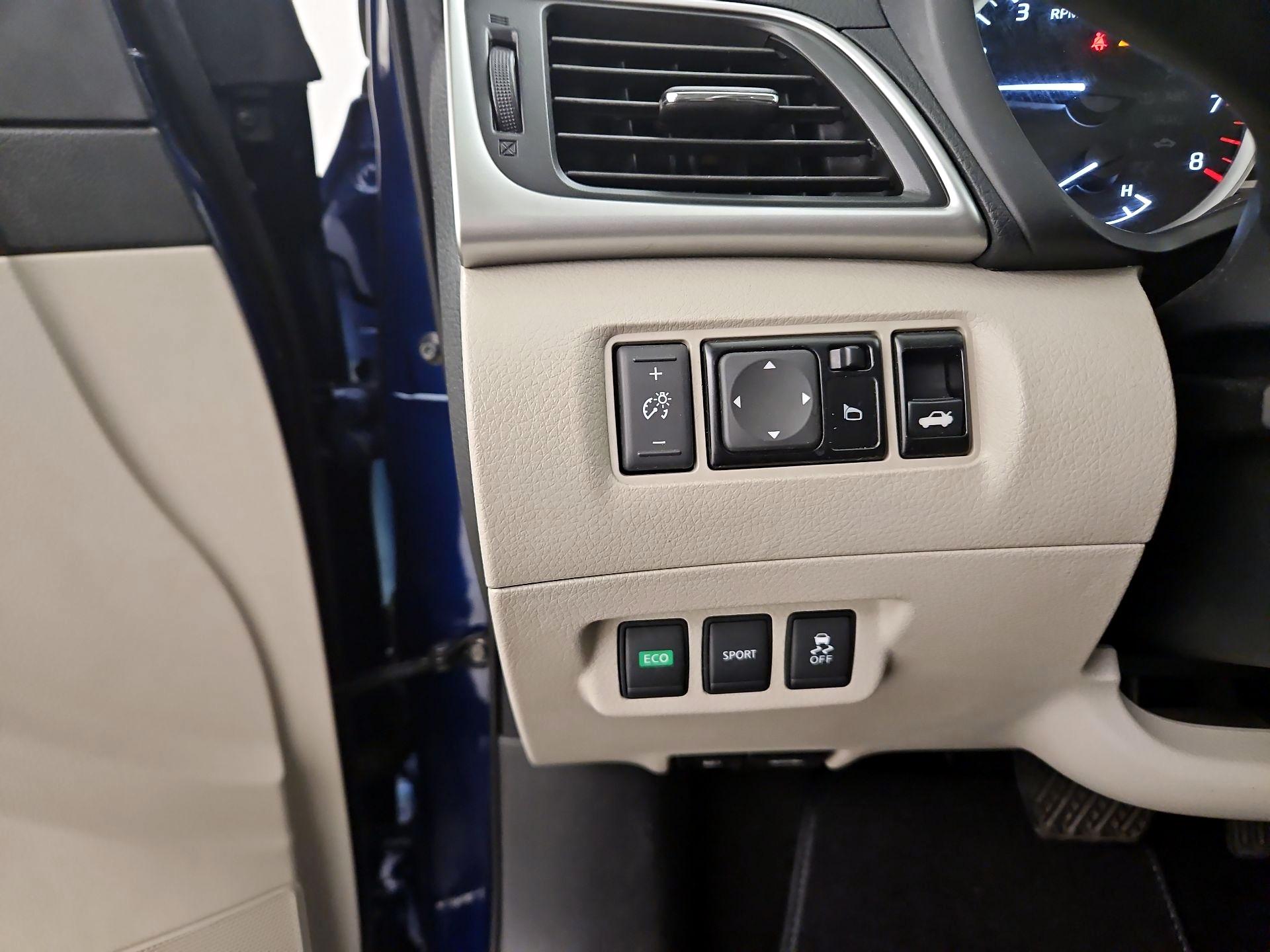 Thumbnail: 2016 Nissan Sentra - 13
