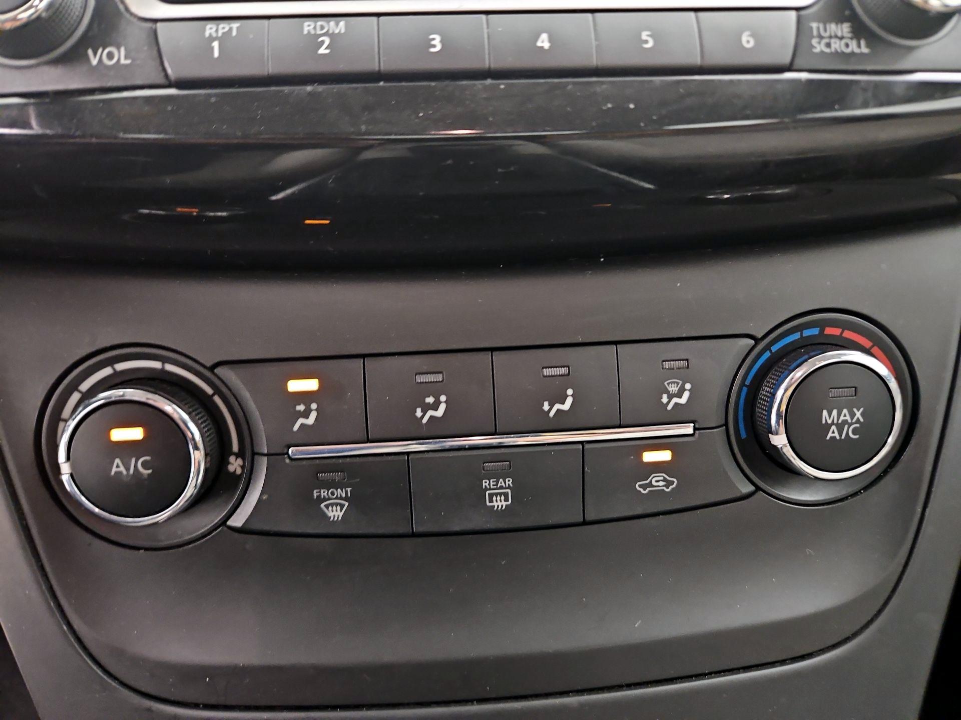 Thumbnail: 2016 Nissan Sentra - 16