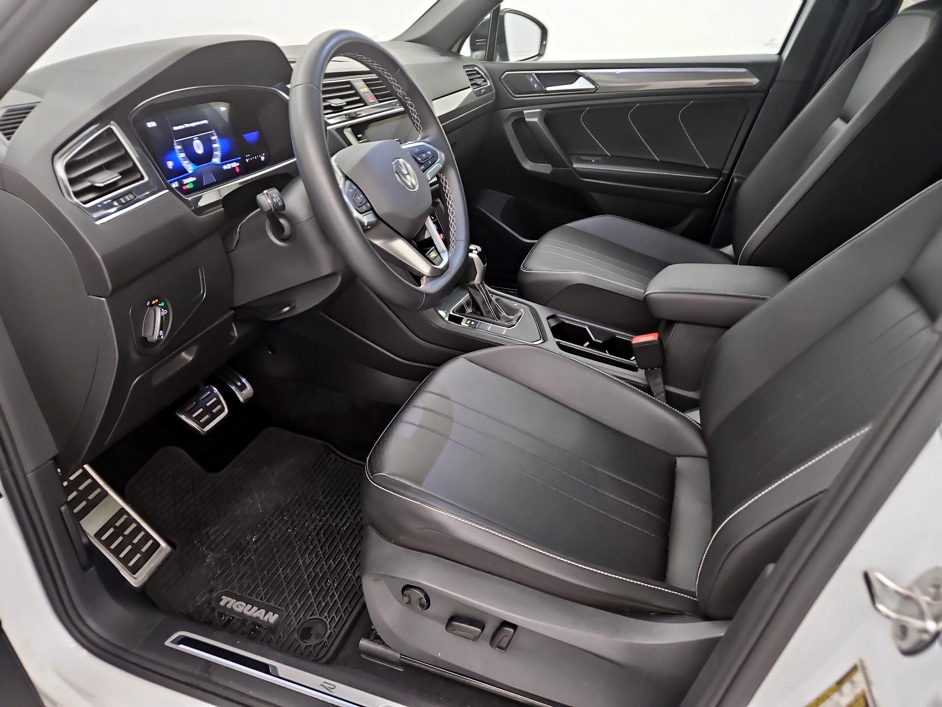 Thumbnail: 2023 Volkswagen Tiguan - 11