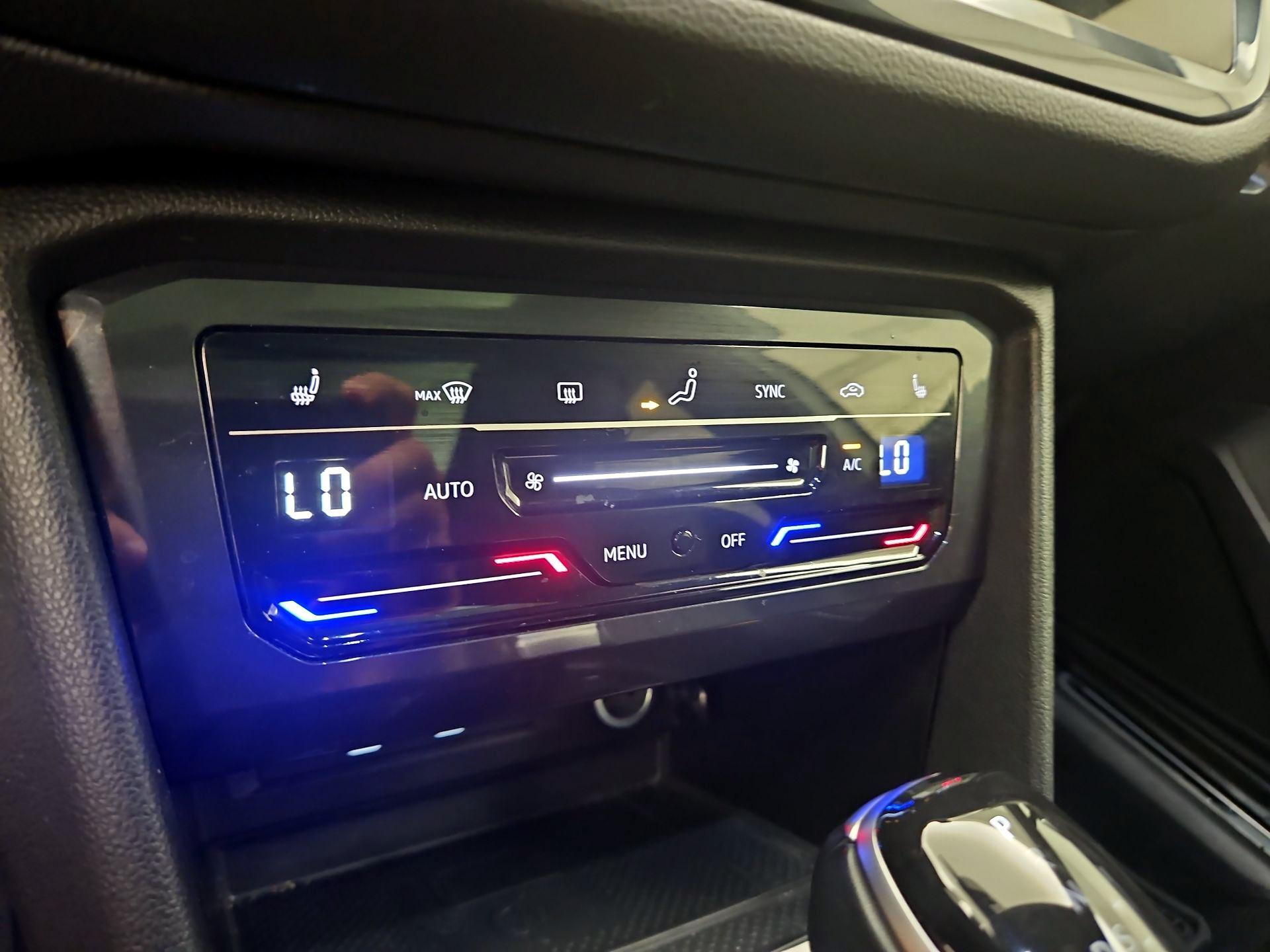 Thumbnail: 2023 Volkswagen Tiguan - 16