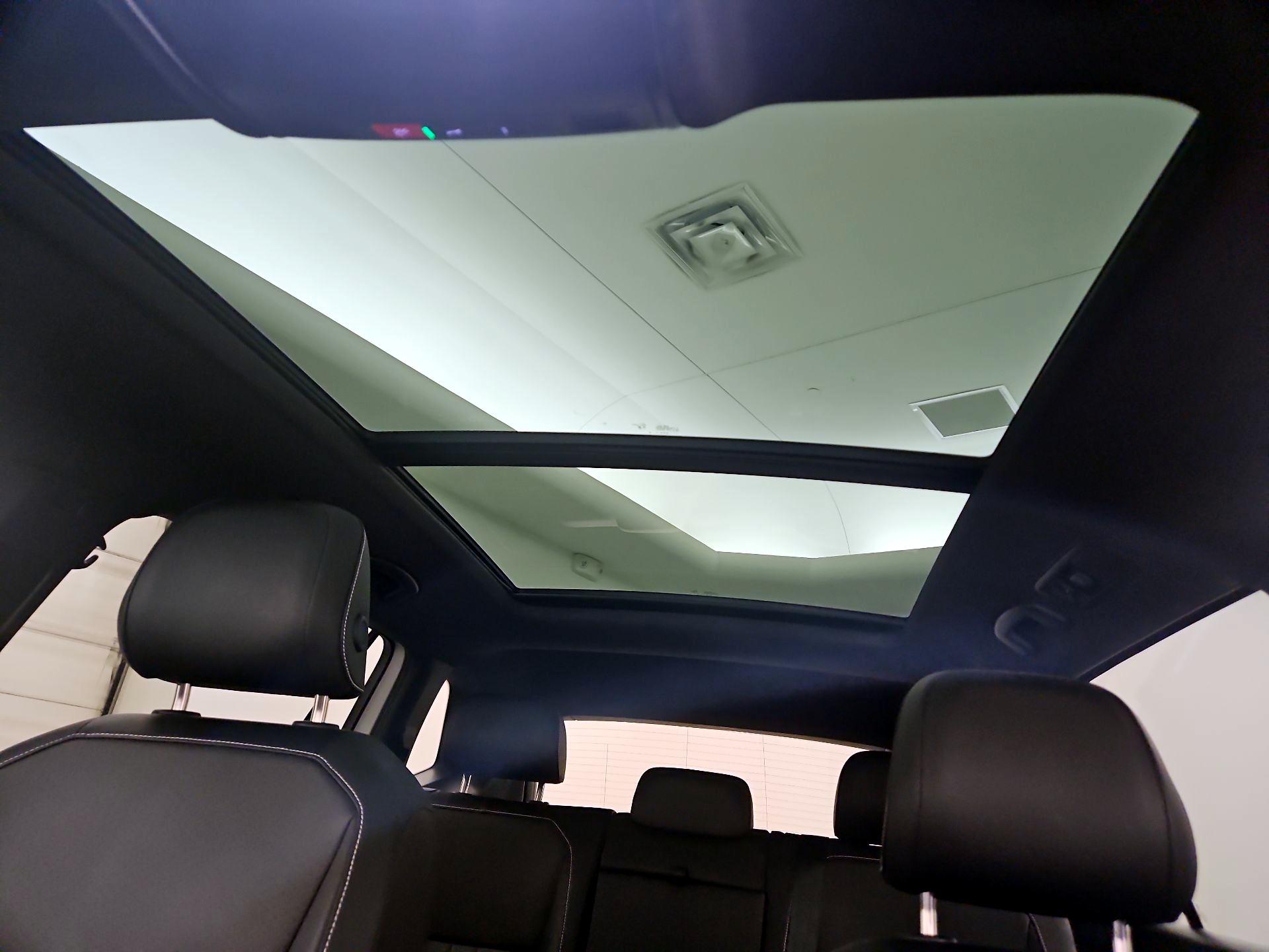 Thumbnail: 2023 Volkswagen Tiguan - 19