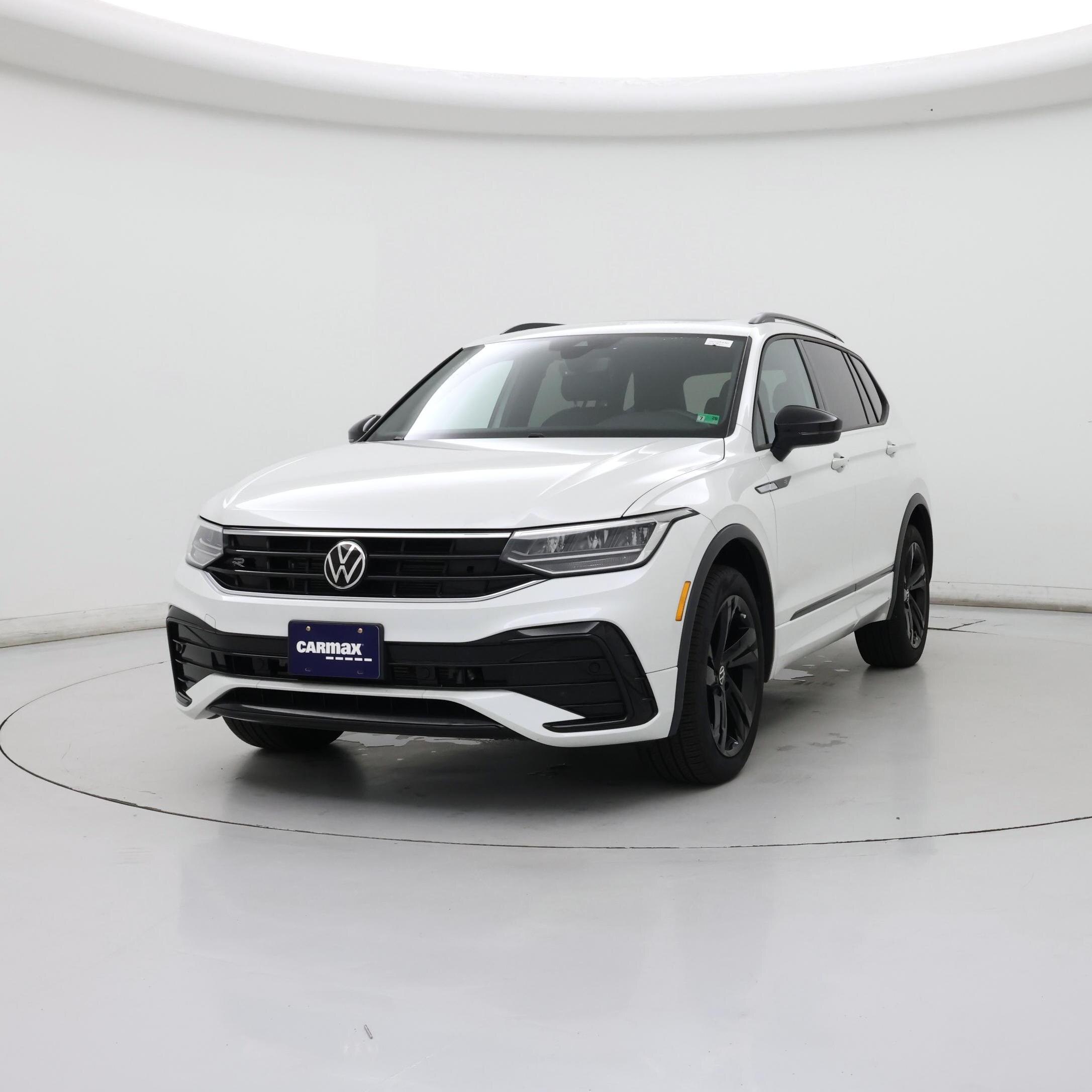 Thumbnail: 2023 Volkswagen Tiguan - 4
