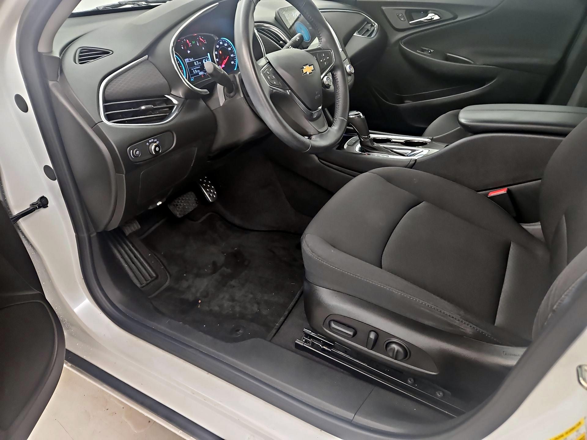 Thumbnail: 2017 Chevrolet Malibu - 11