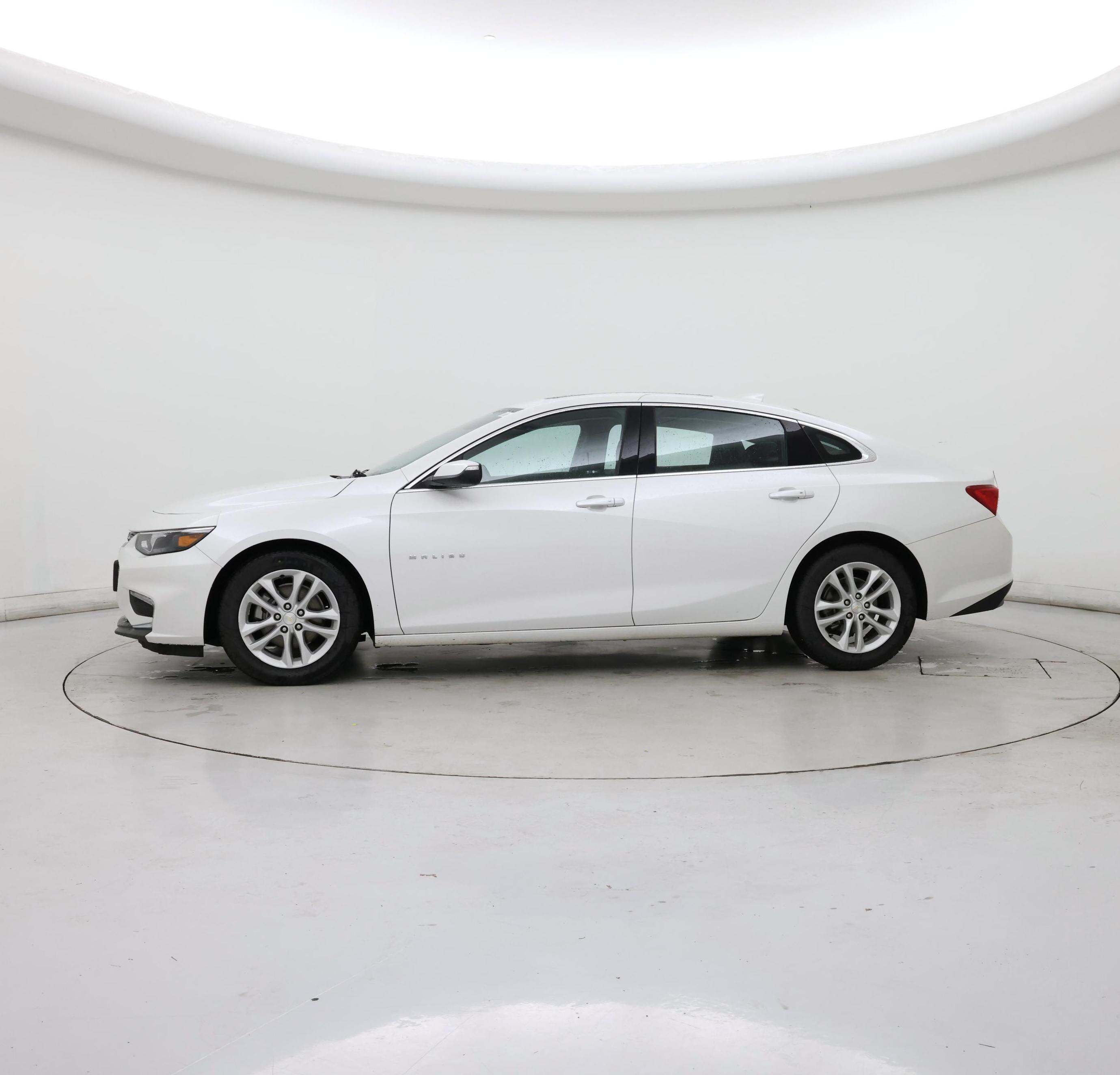 Thumbnail: 2017 Chevrolet Malibu - 3