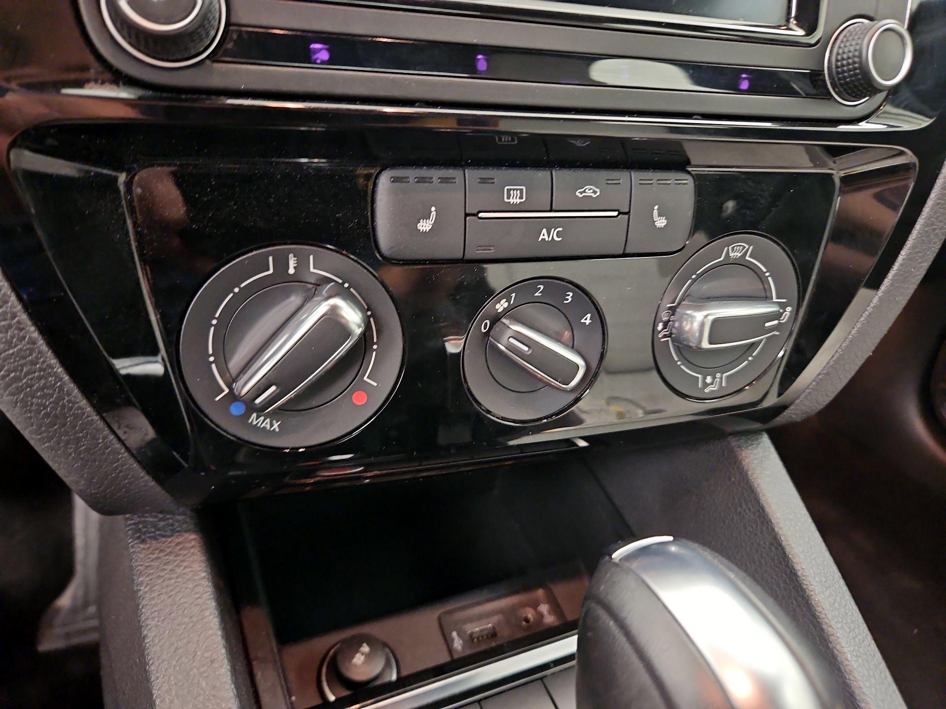 Thumbnail: 2016 Volkswagen Jetta - 17