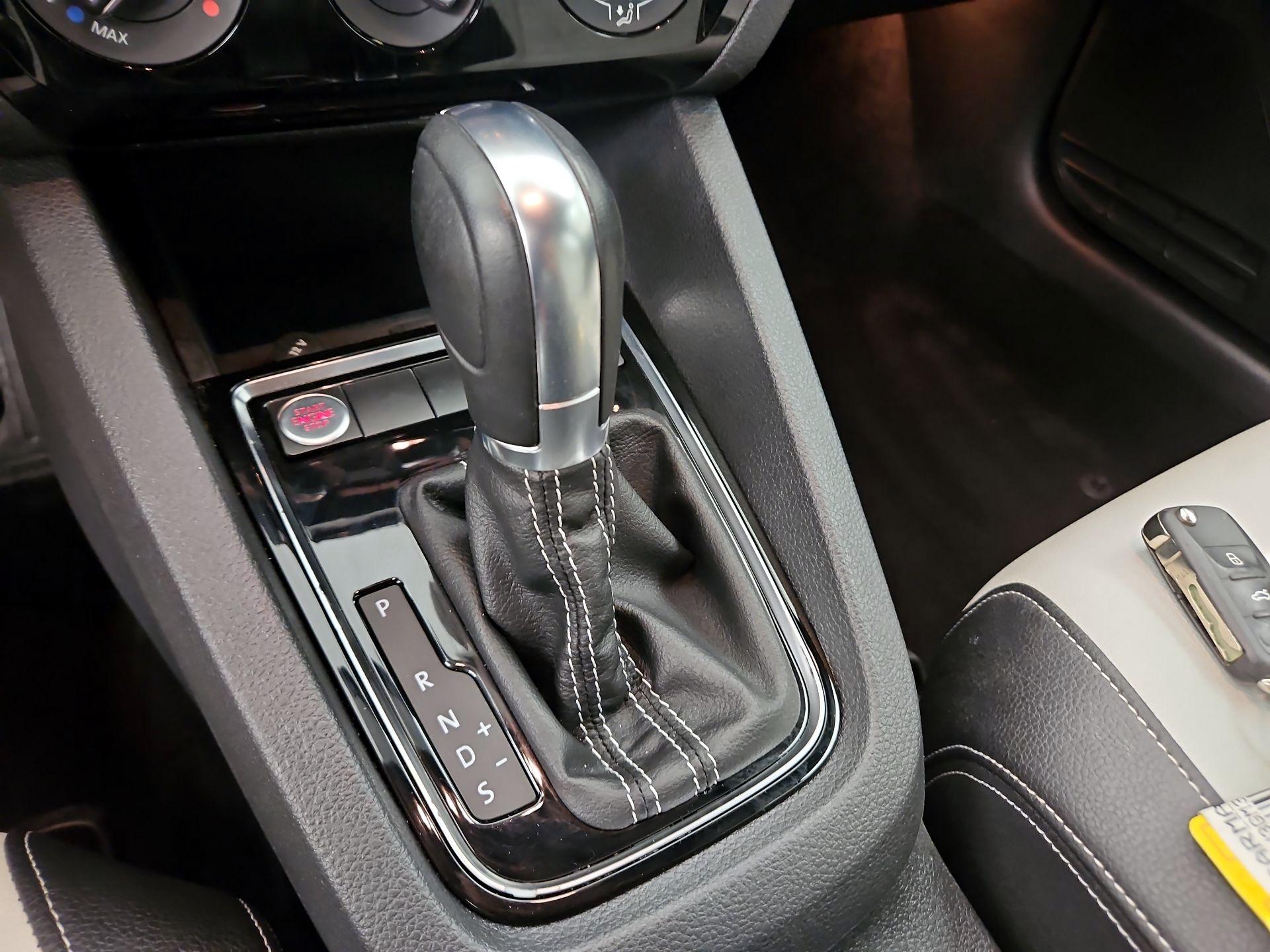 Thumbnail: 2016 Volkswagen Jetta - 18