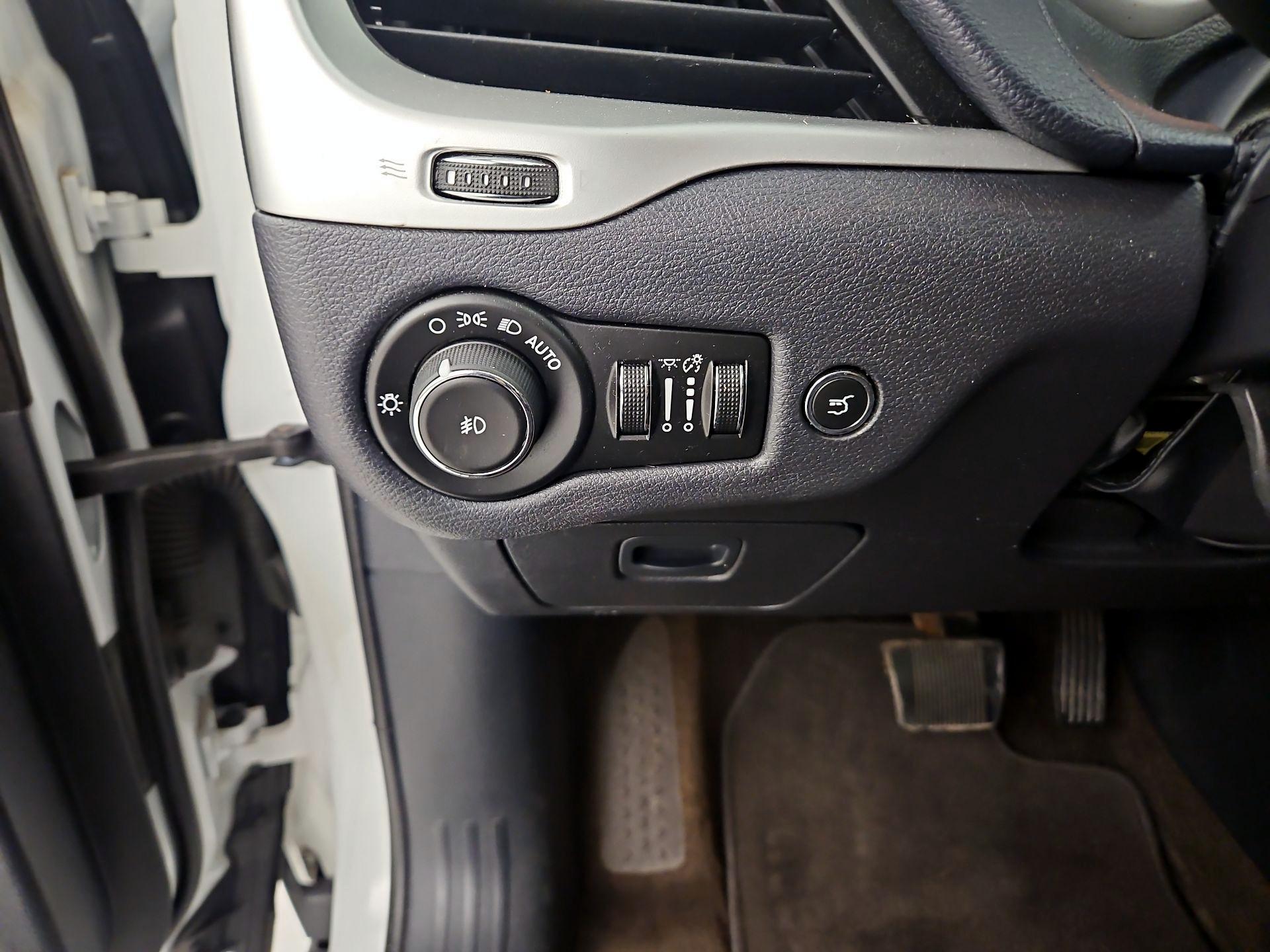 Thumbnail: 2014 Jeep Cherokee - 13