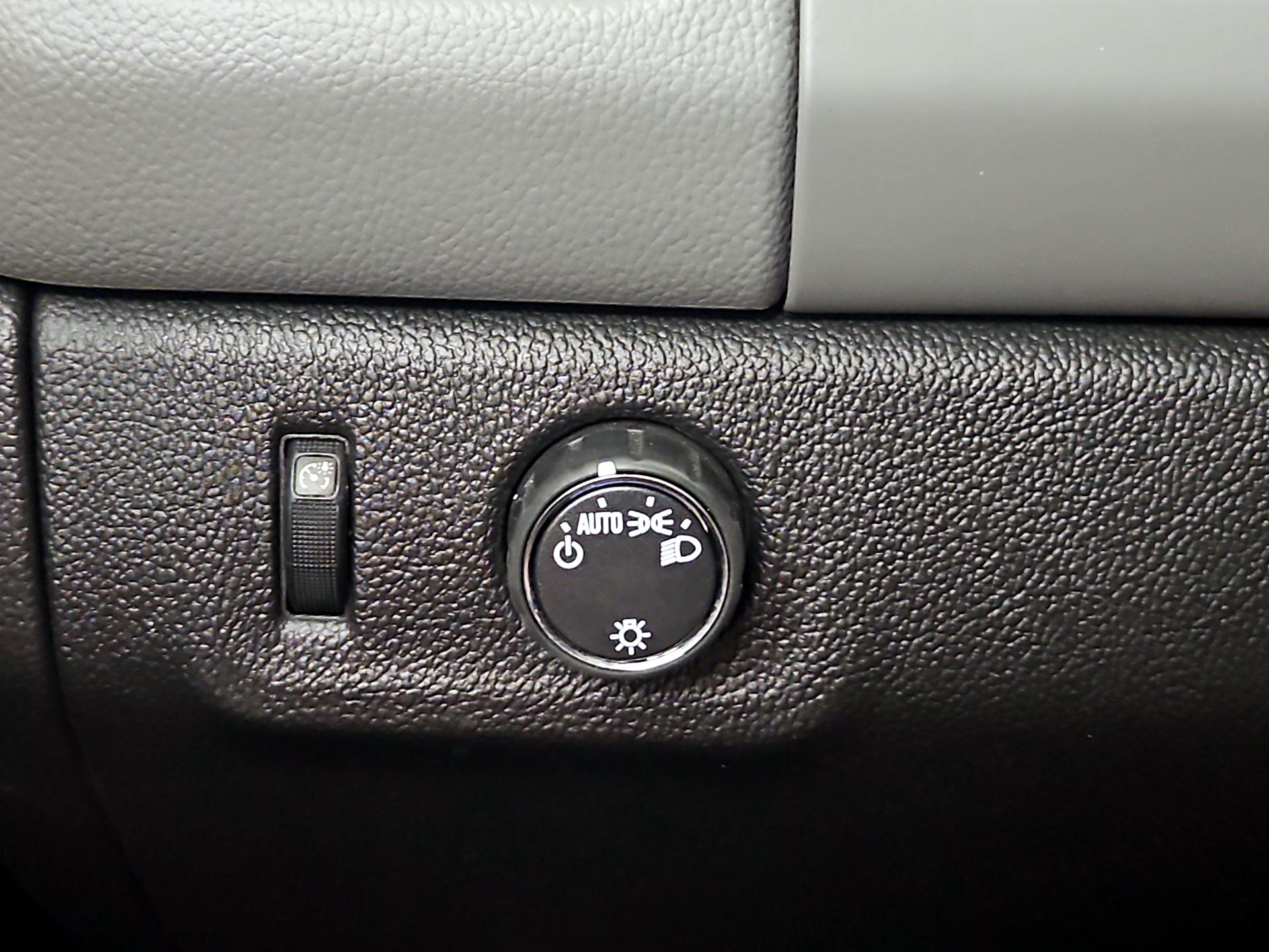 Thumbnail: 2015 Chevrolet Colorado - 13