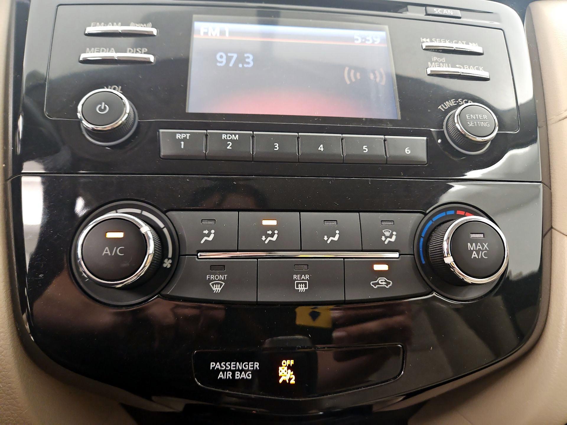 Thumbnail: 2017 Nissan Rogue - 16