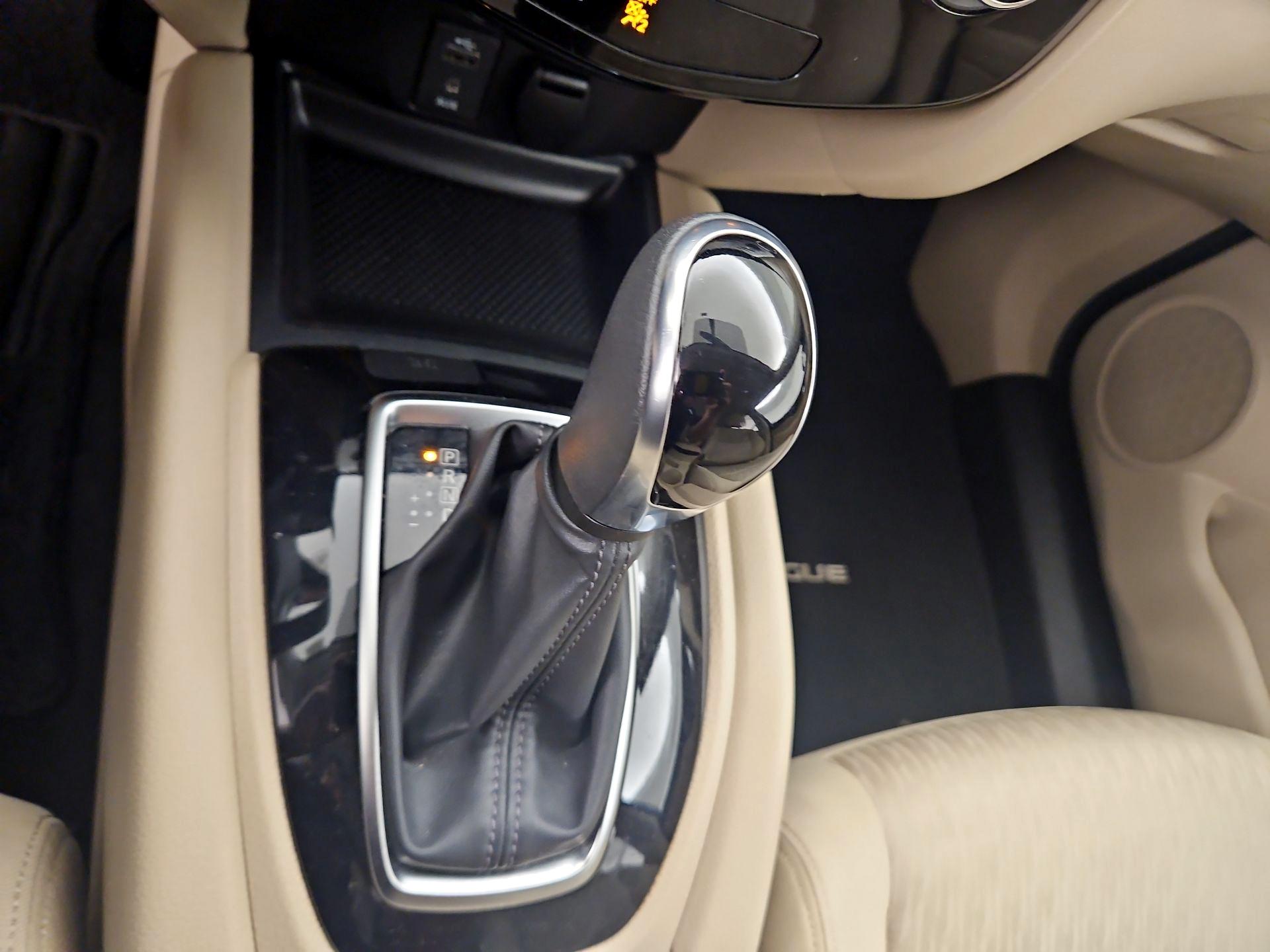 Thumbnail: 2017 Nissan Rogue - 17