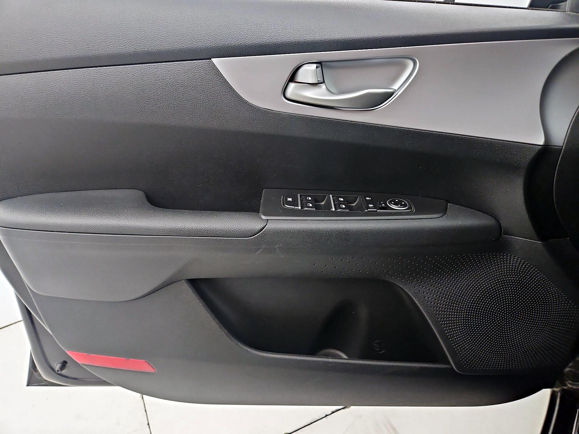Thumbnail: 2023 Kia Forte - 12