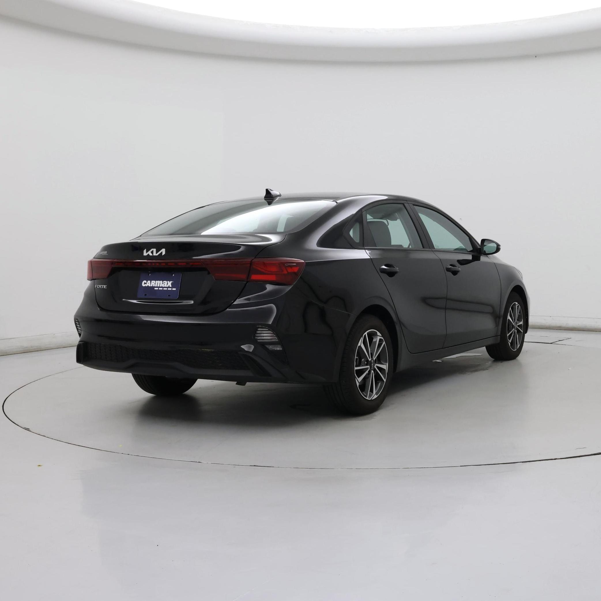 Thumbnail: 2023 Kia Forte - 8