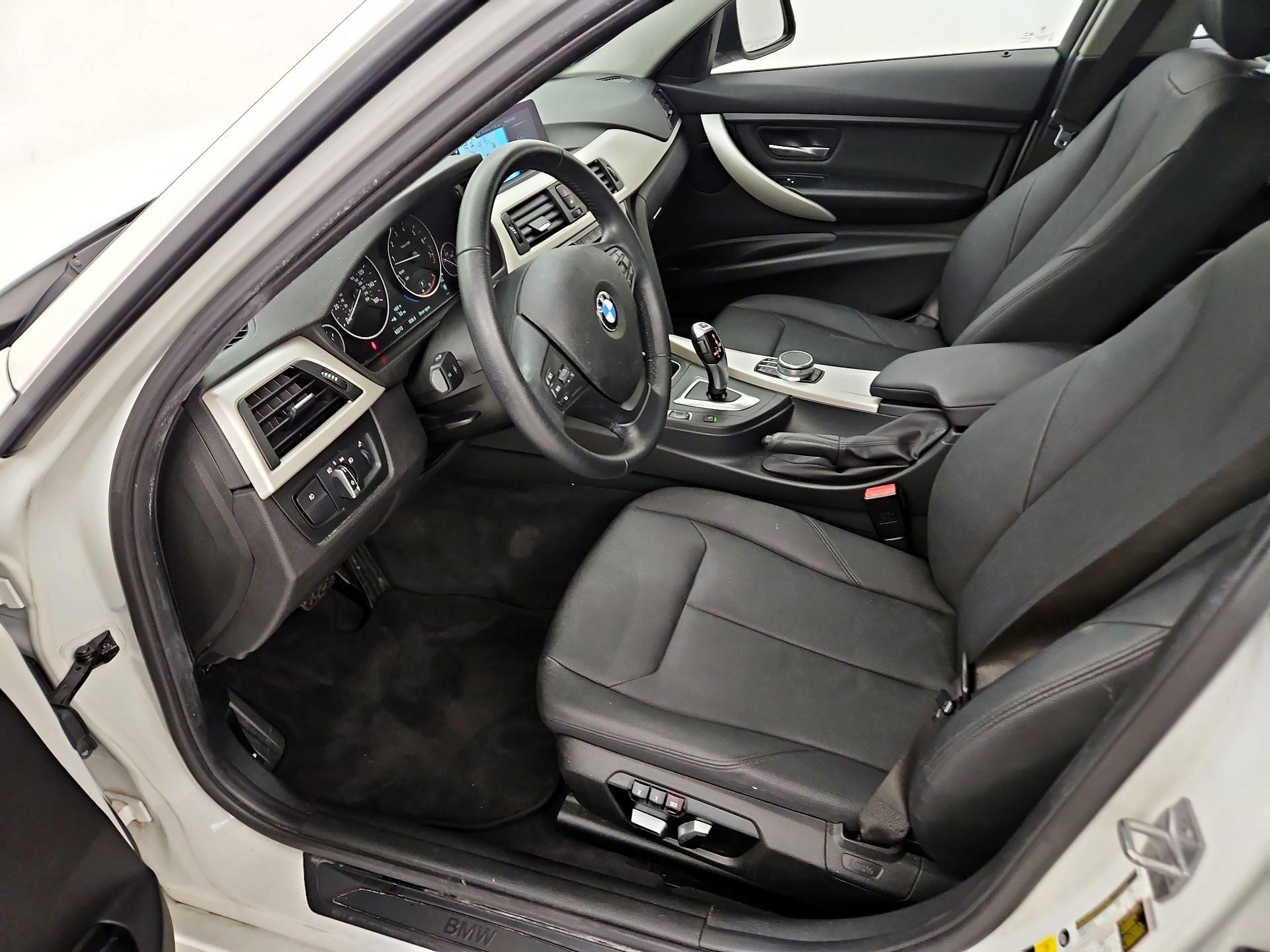 Thumbnail: 2017 BMW 3 Series - 11