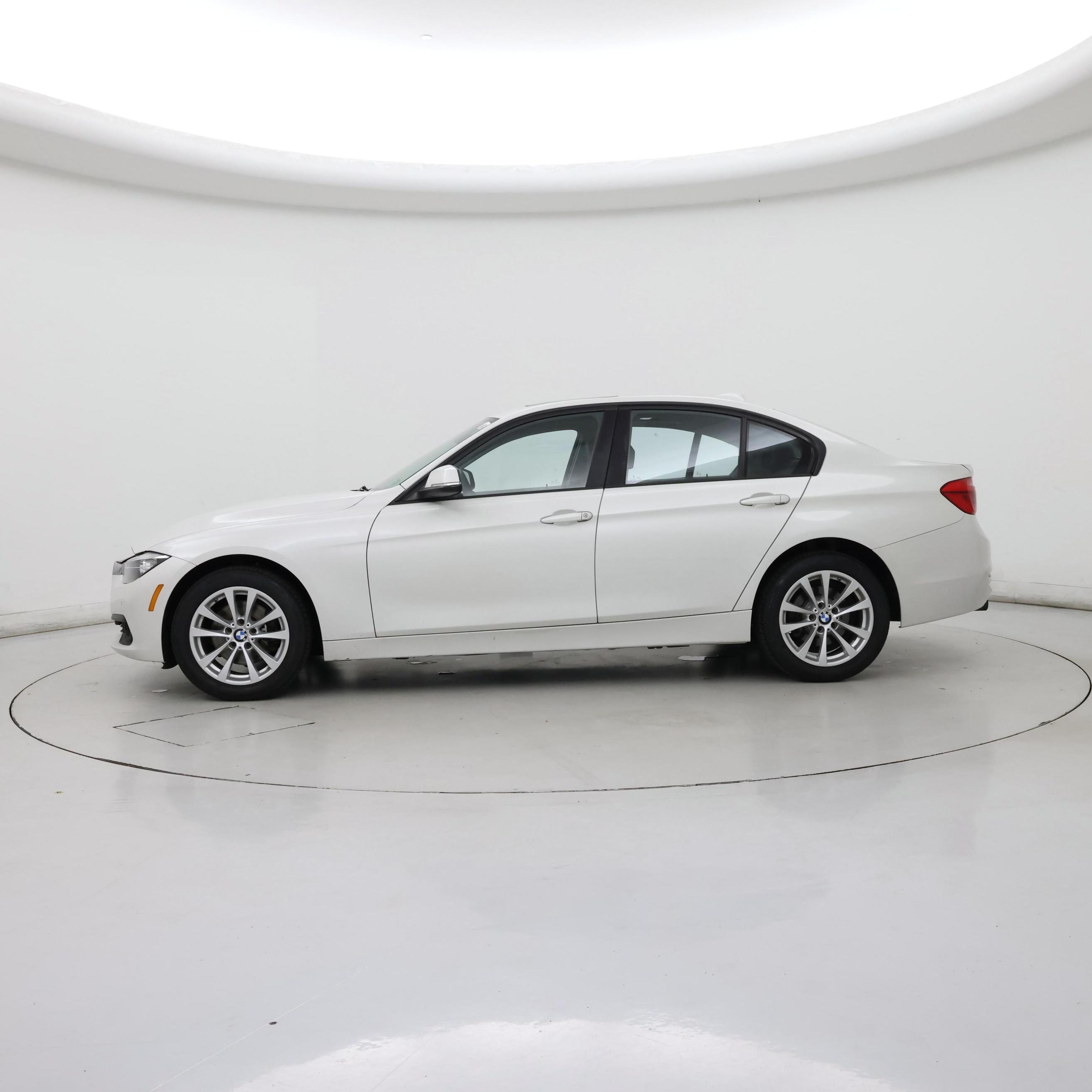 Thumbnail: 2017 BMW 3 Series - 3