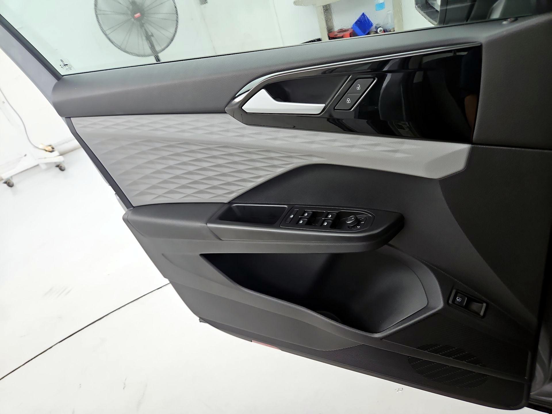 Thumbnail: 2023 Volkswagen Taos - 12