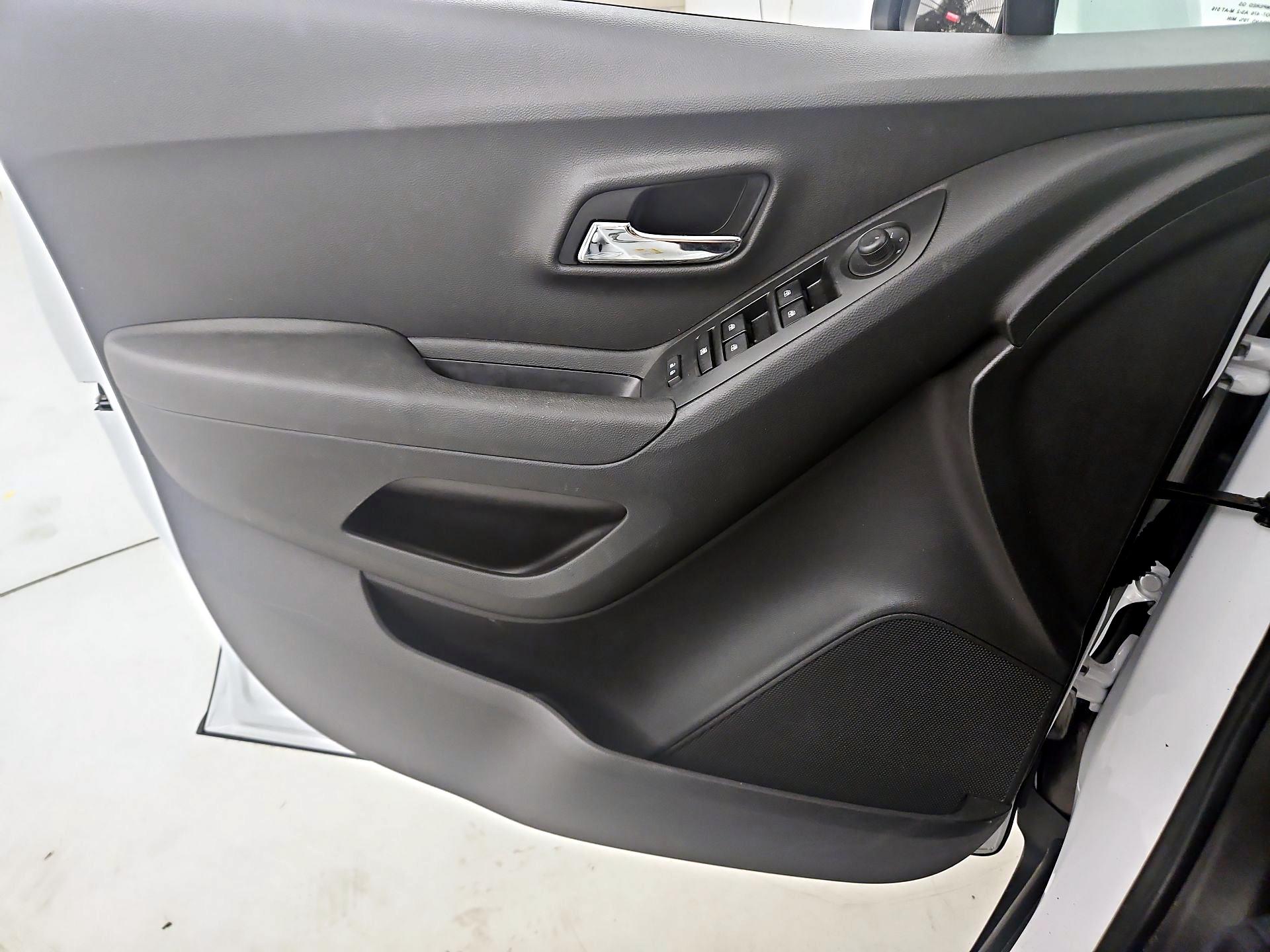 Thumbnail: 2016 Chevrolet Trax - 12