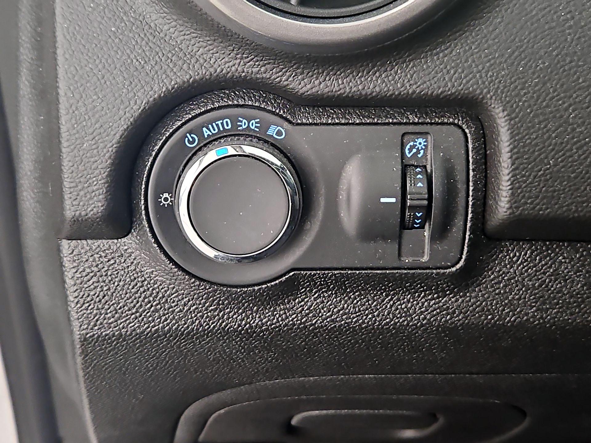 Thumbnail: 2016 Chevrolet Trax - 13