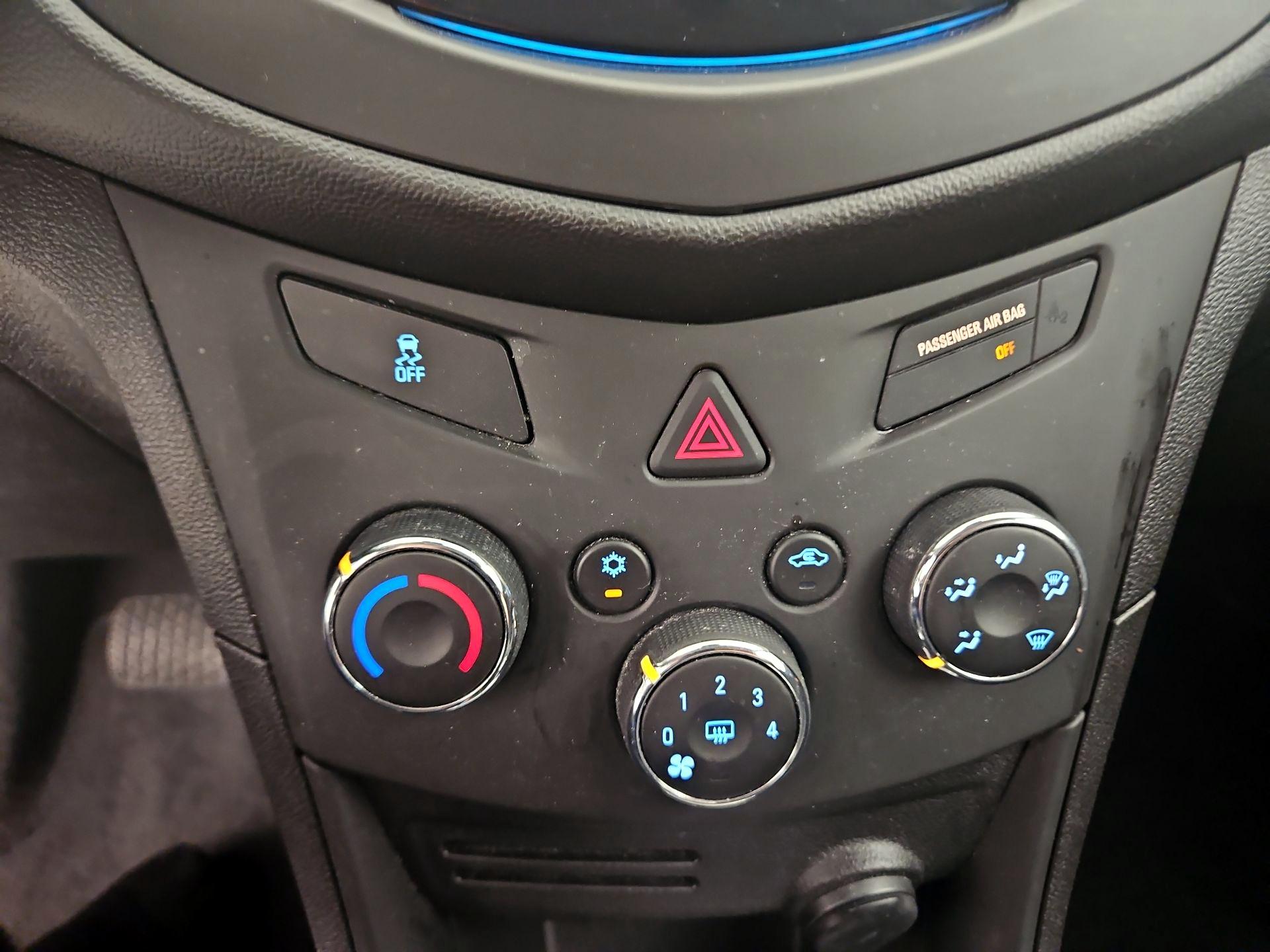 Thumbnail: 2016 Chevrolet Trax - 16