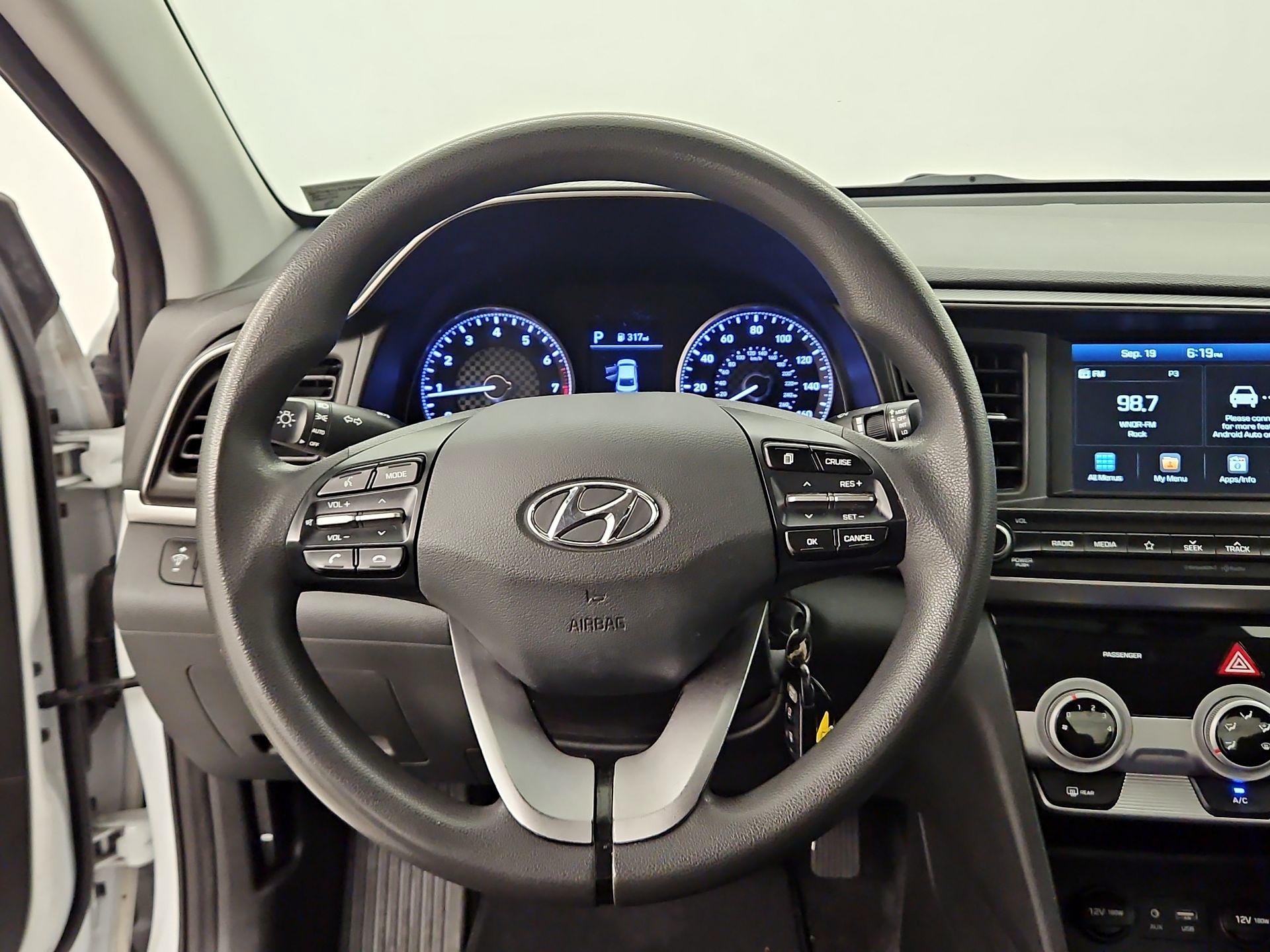 Thumbnail: 2019 Hyundai Elantra - 10