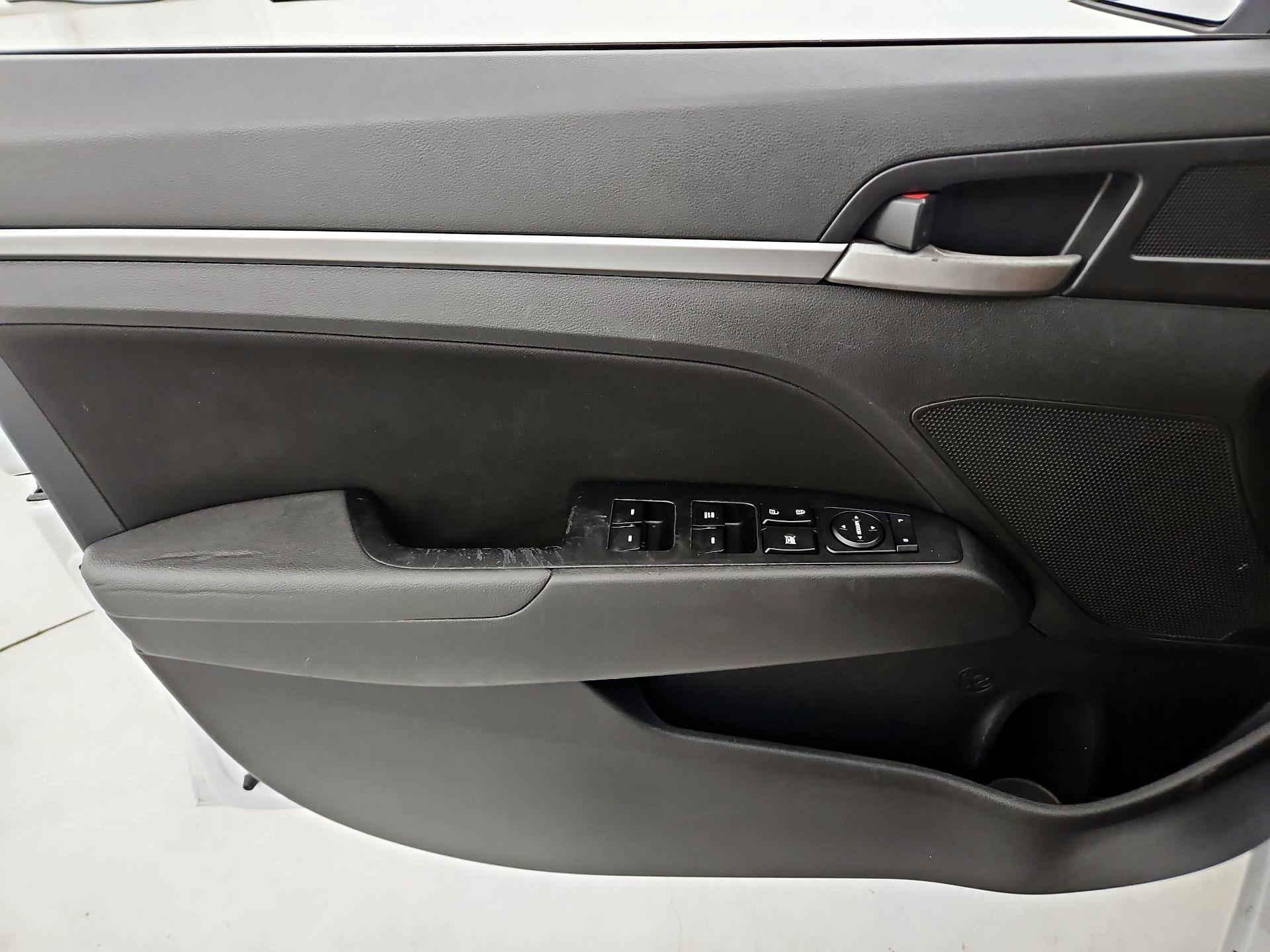 Thumbnail: 2019 Hyundai Elantra - 12