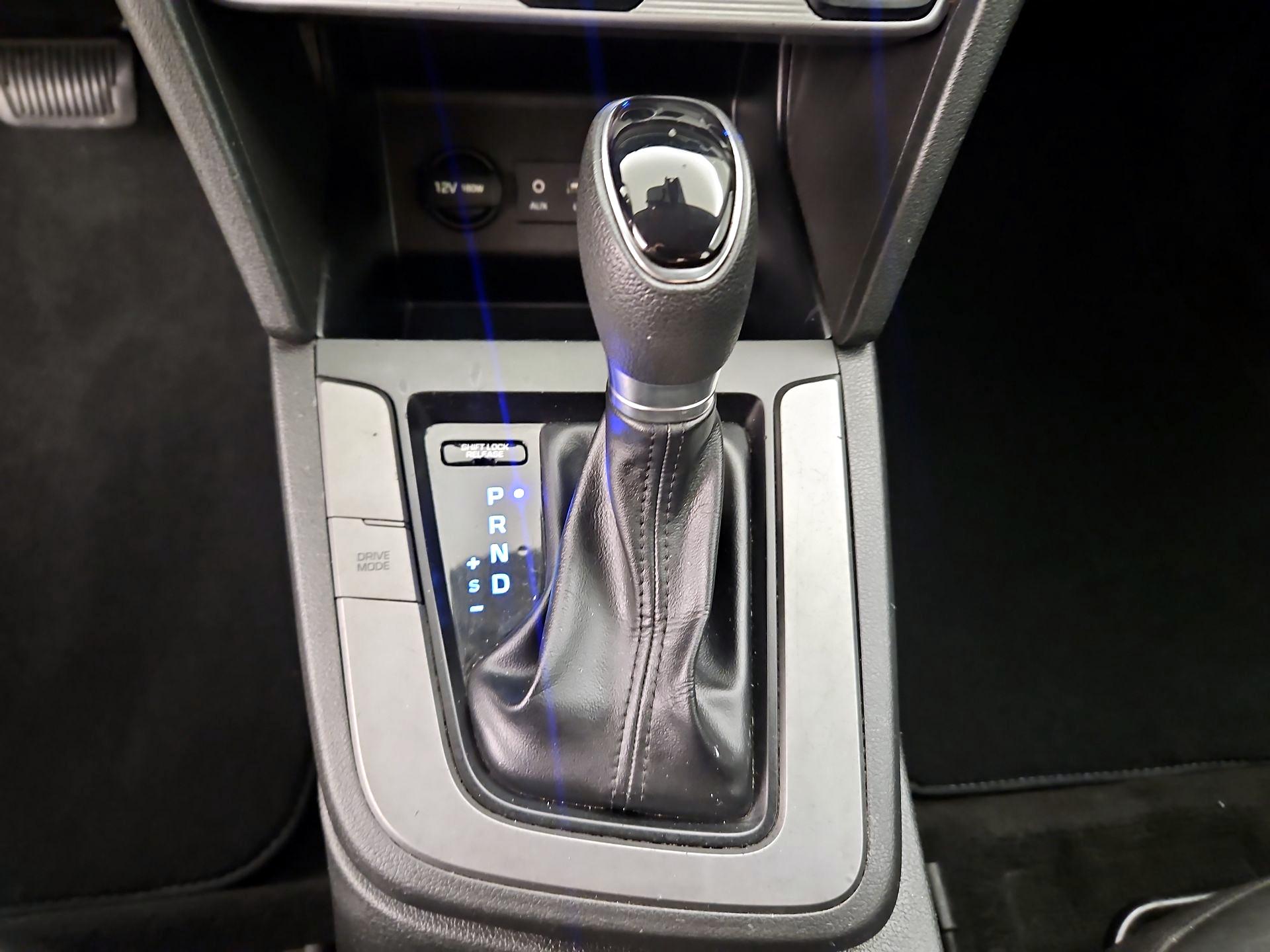 Thumbnail: 2019 Hyundai Elantra - 17