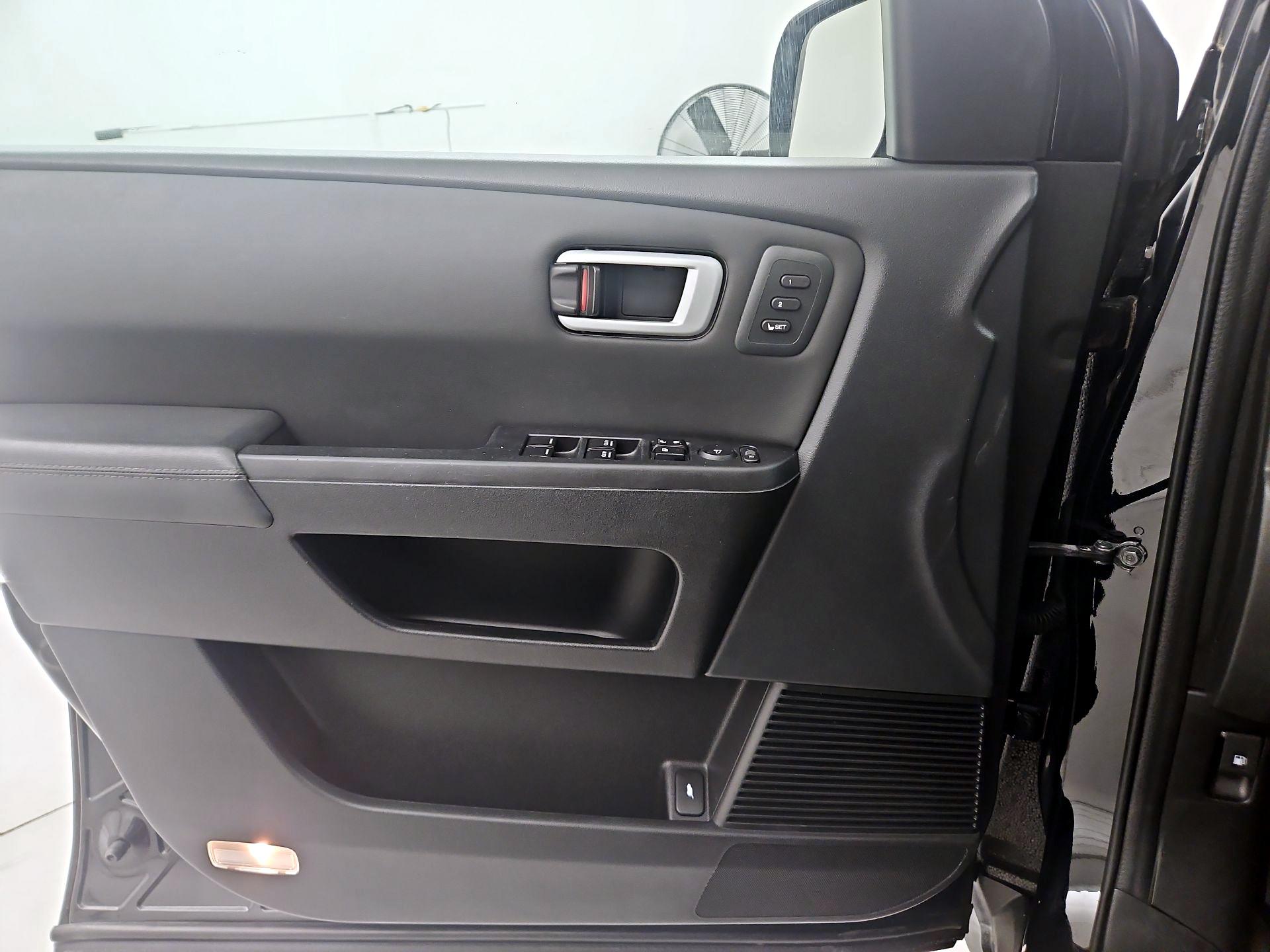 Thumbnail: 2015 Honda Pilot - 12