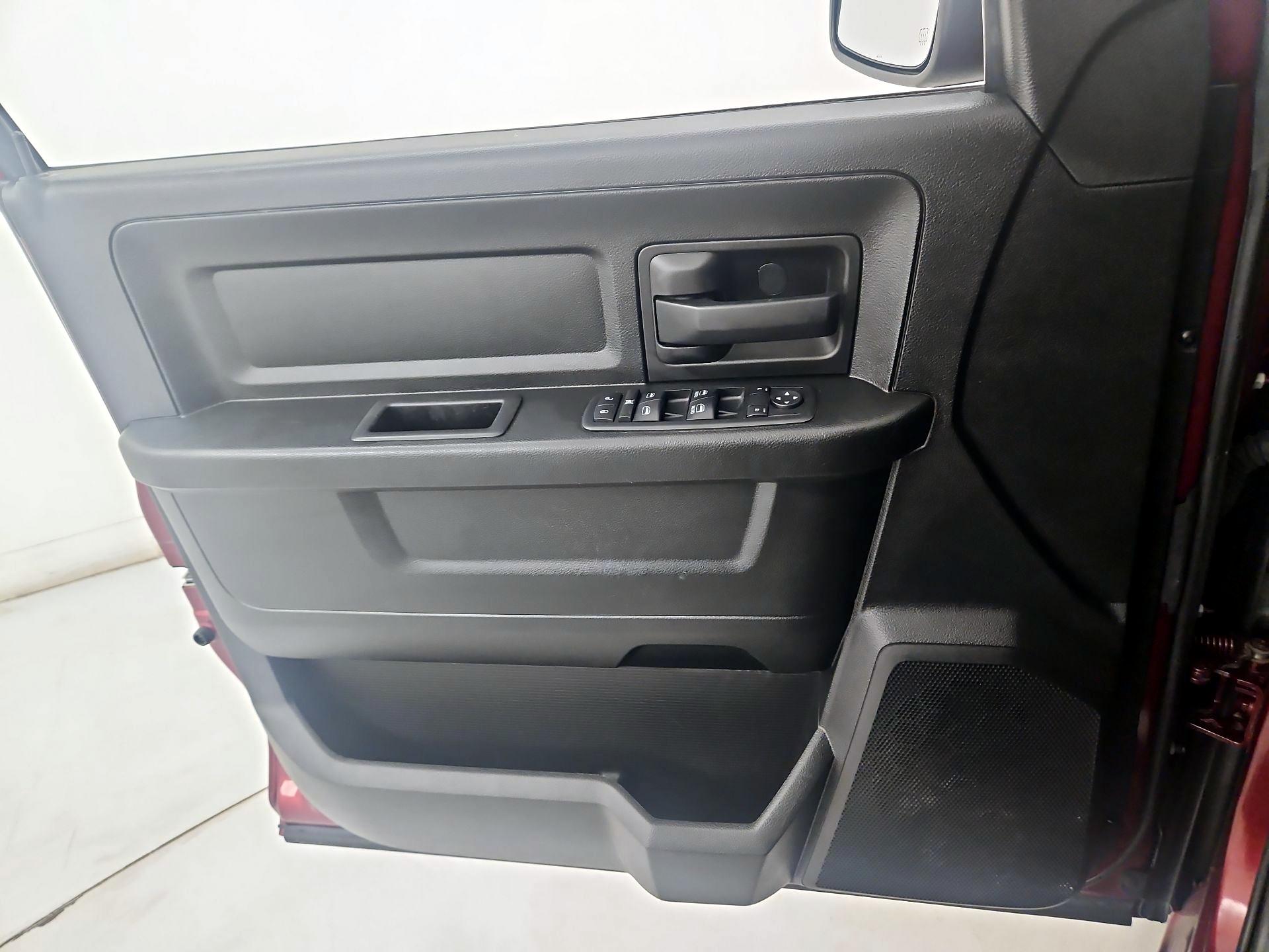 Thumbnail: 2019 RAM 1500 Classic - 12