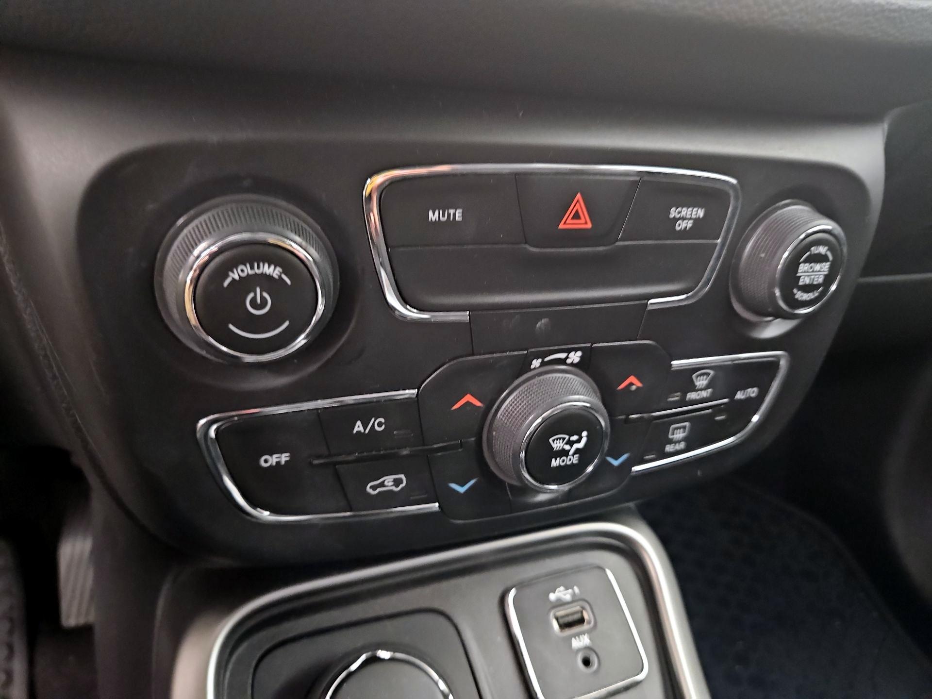 Thumbnail: 2021 Jeep Compass - 16