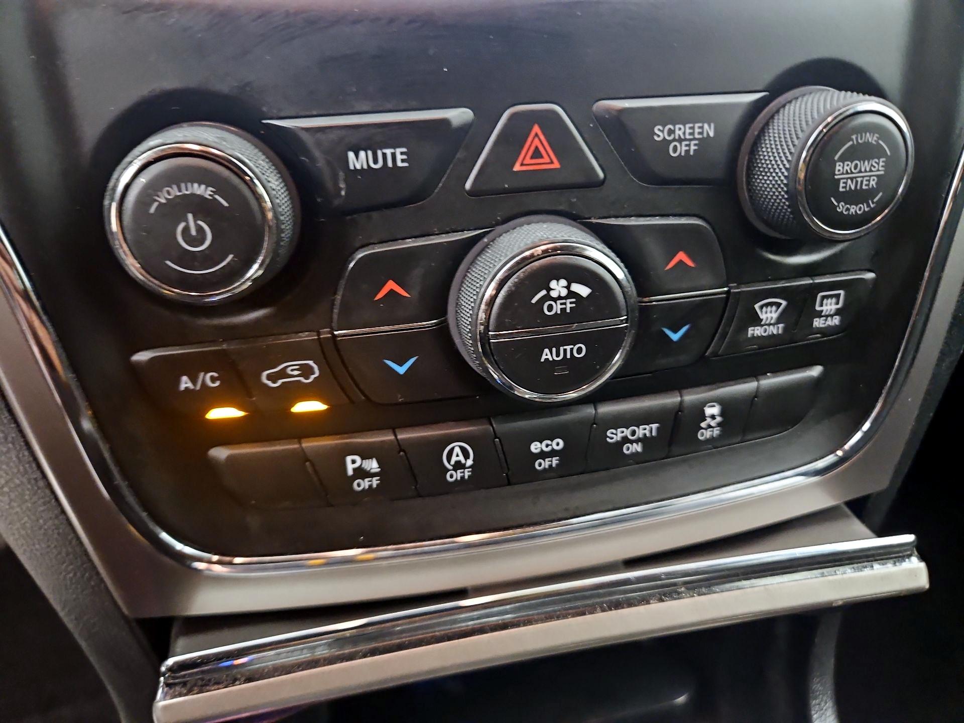 Thumbnail: 2021 Jeep Grand Cherokee - 16